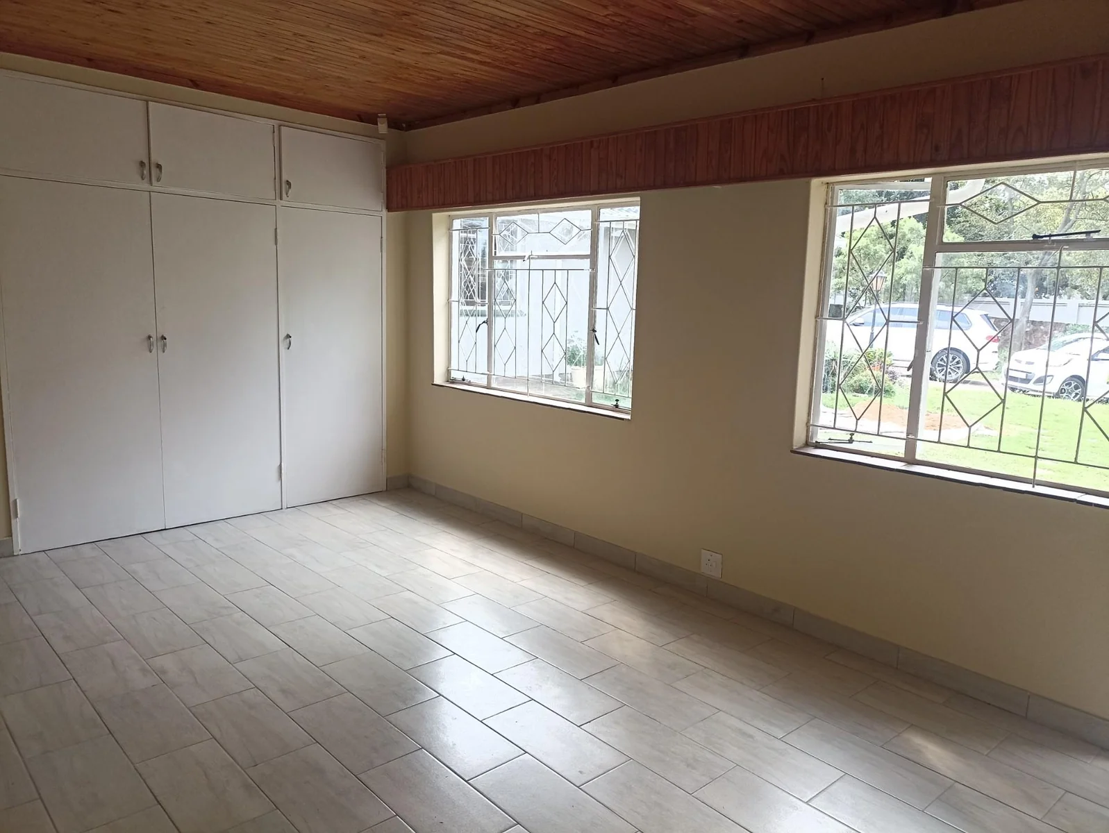 LOVELY HUGE FAMILY HOME TO LET IN LYNNWOOD GLEN!!