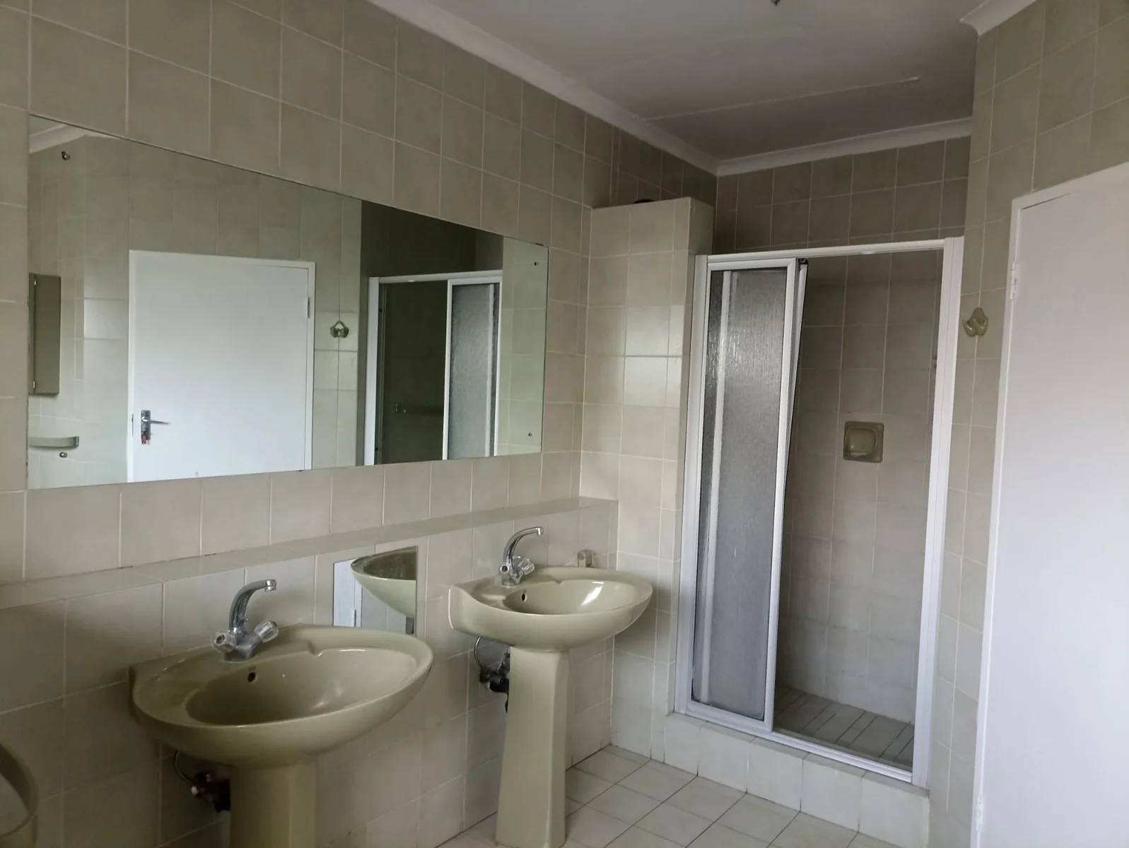 LOVELY HUGE FAMILY HOME TO LET IN LYNNWOOD GLEN!!