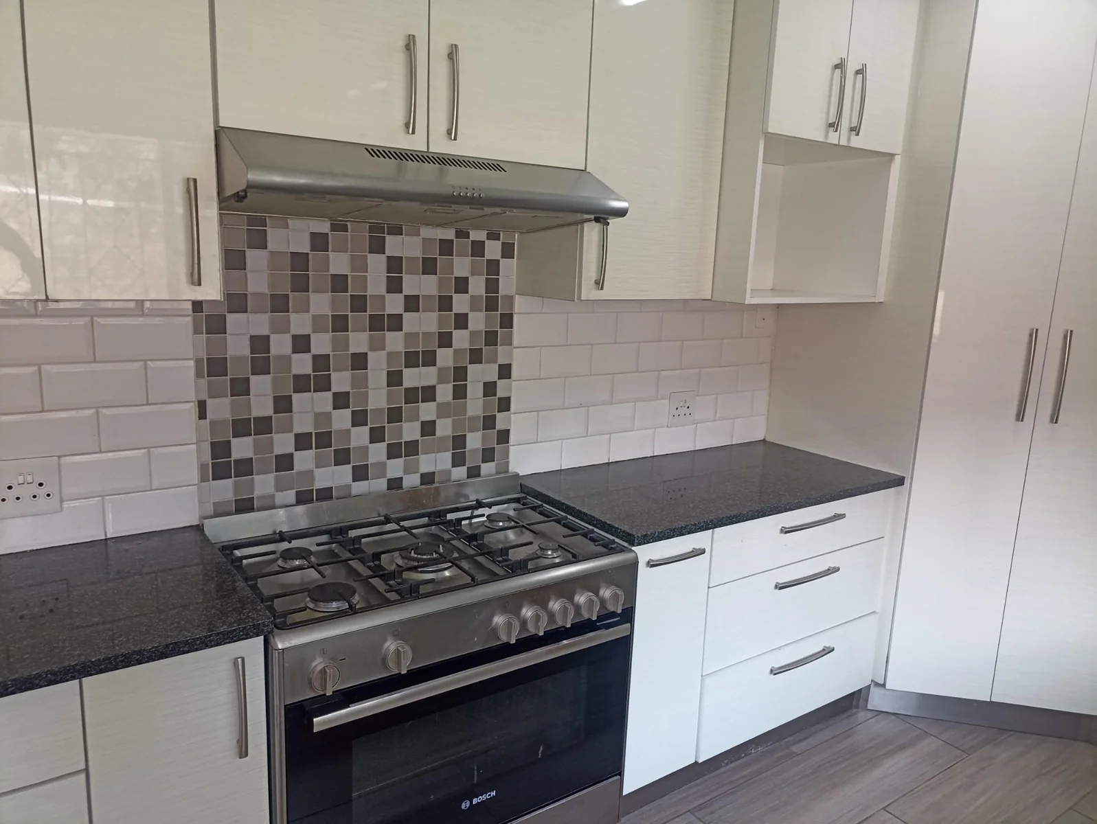 LOVELY HUGE FAMILY HOME TO LET IN LYNNWOOD GLEN!!