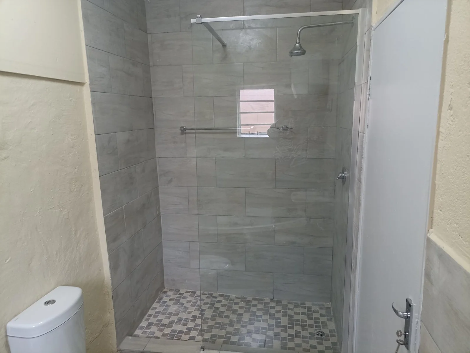 LOVELY HUGE FAMILY HOME TO LET IN LYNNWOOD GLEN!!