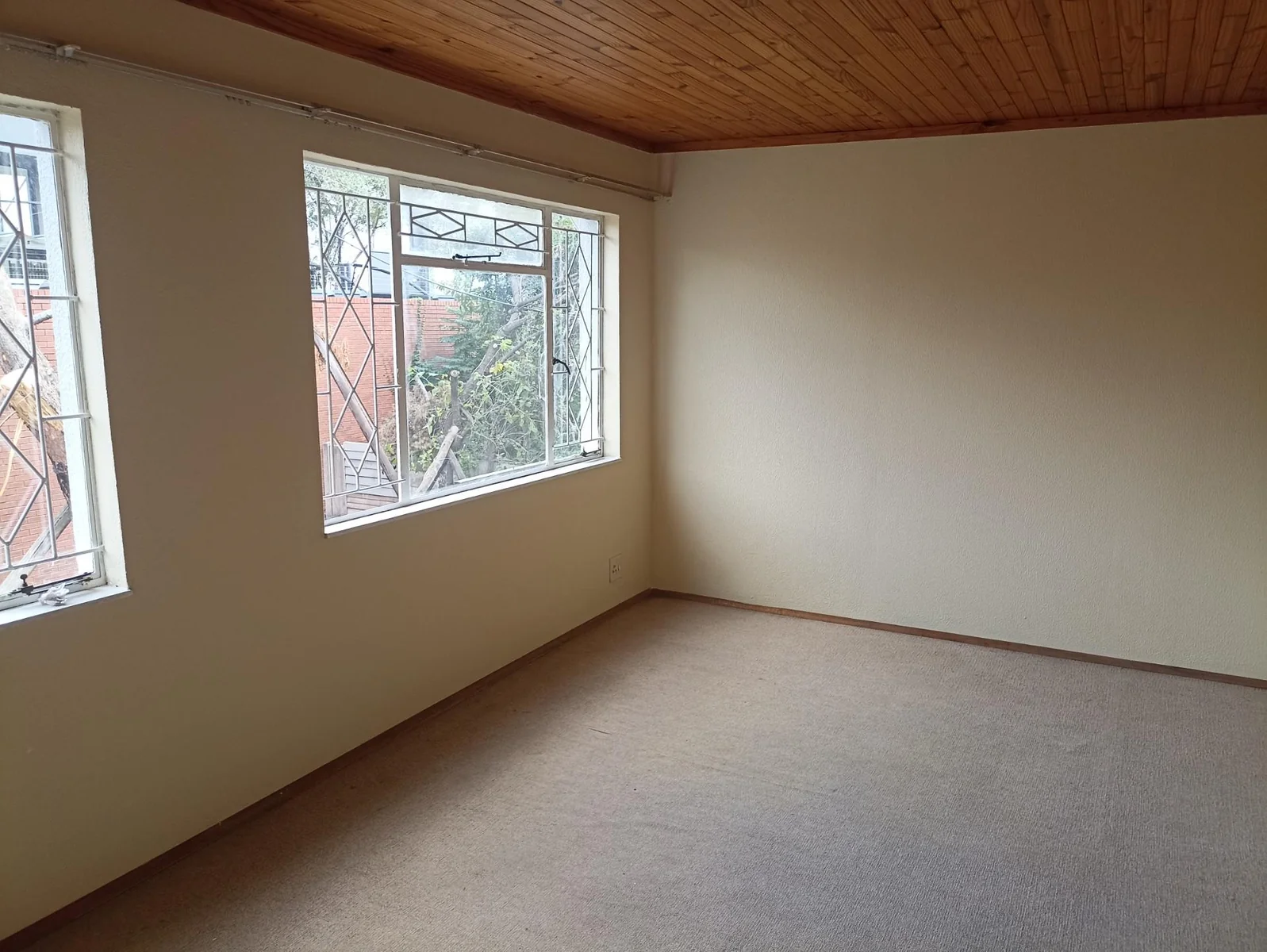 LOVELY HUGE FAMILY HOME TO LET IN LYNNWOOD GLEN!!