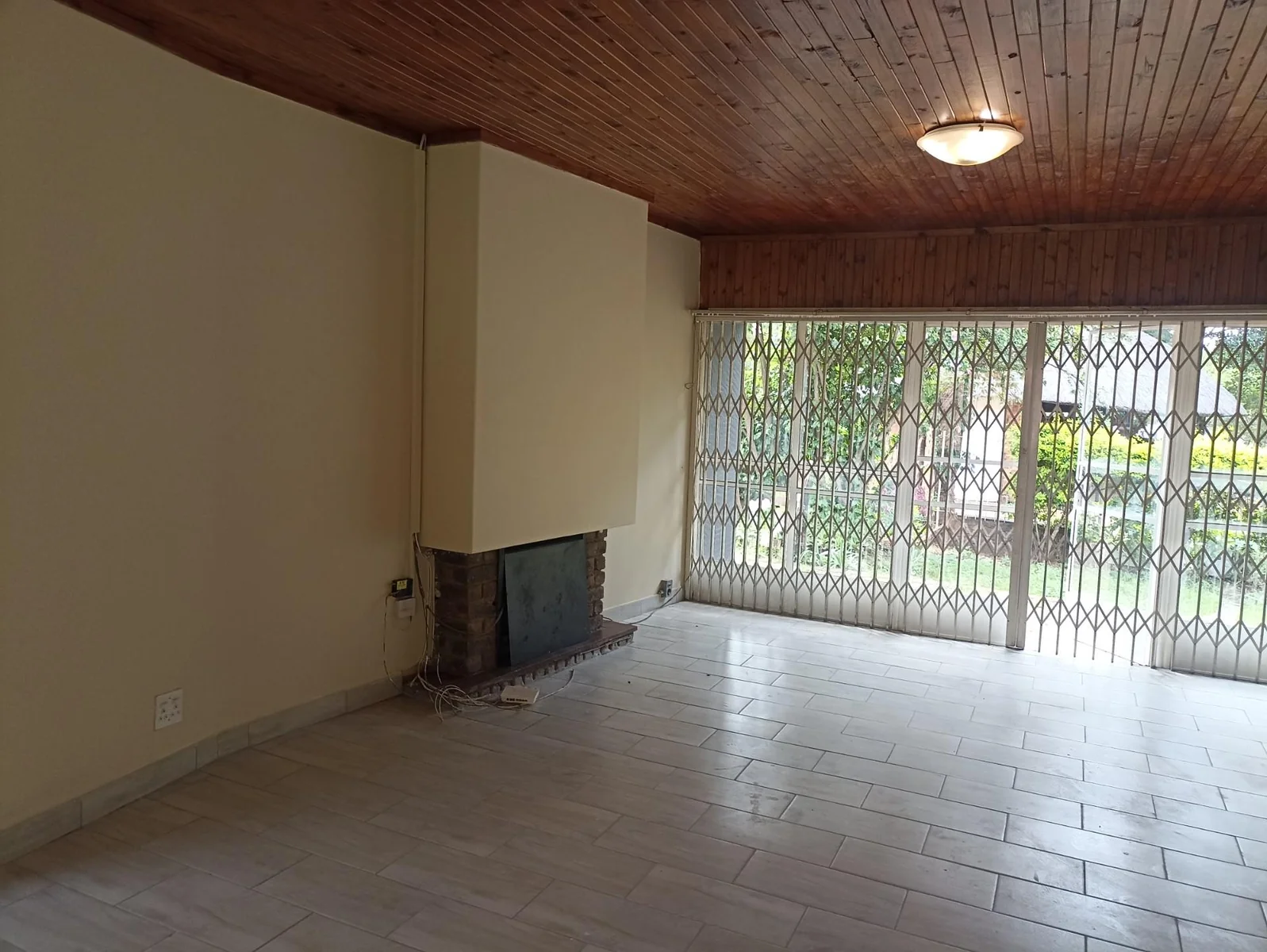 LOVELY HUGE FAMILY HOME TO LET IN LYNNWOOD GLEN!!