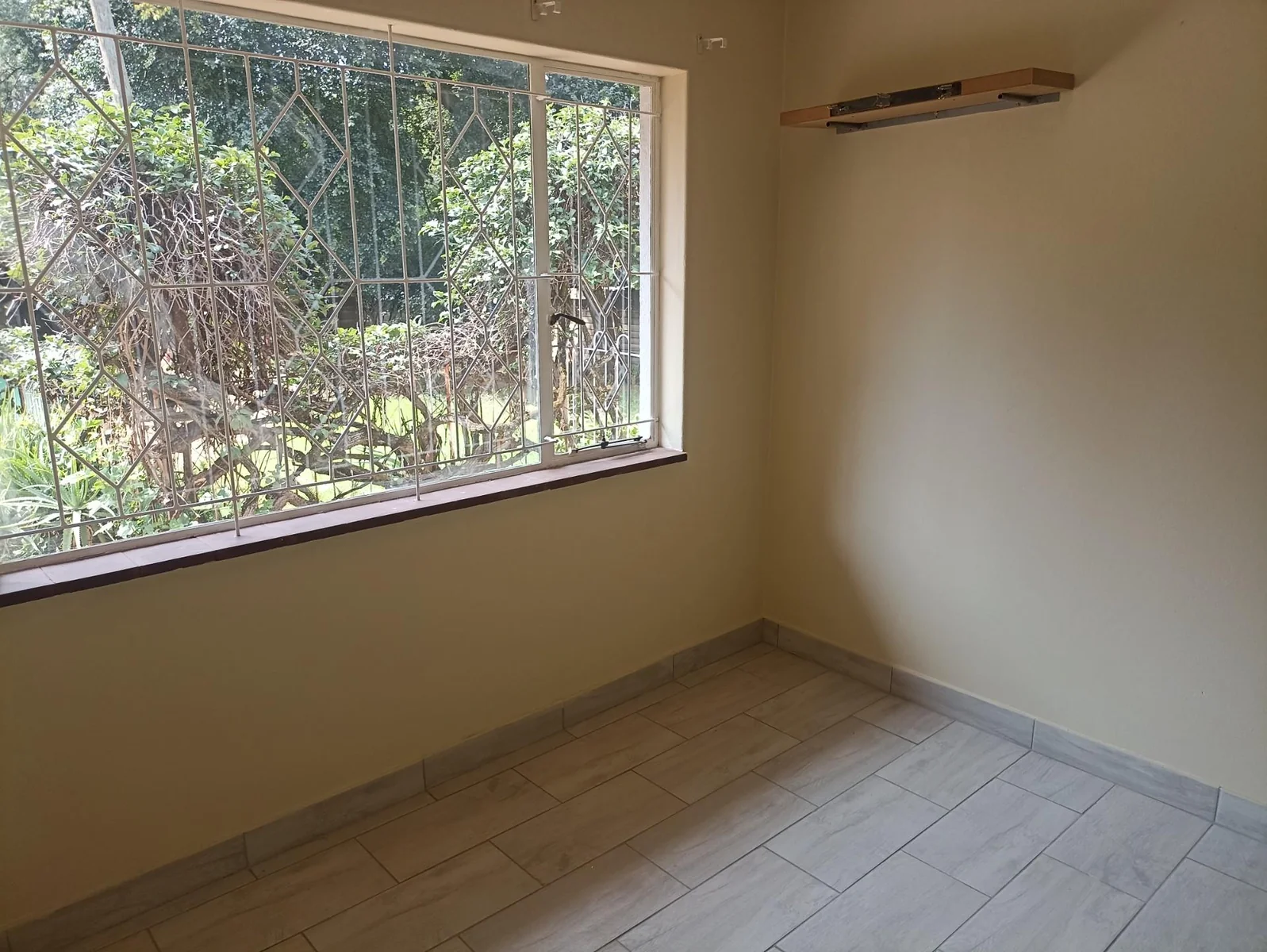 LOVELY HUGE FAMILY HOME TO LET IN LYNNWOOD GLEN!!