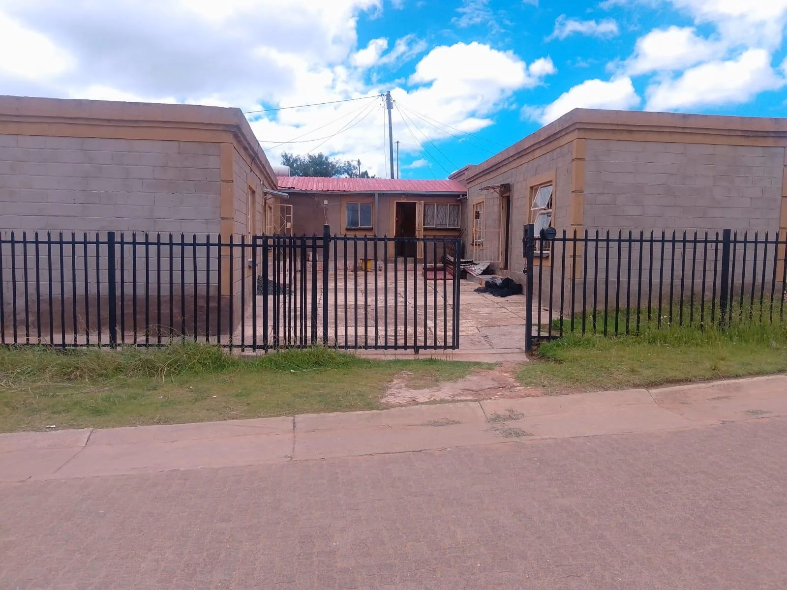 Student accommodation for sale in Bluegumbosch Phuthaditjhaba