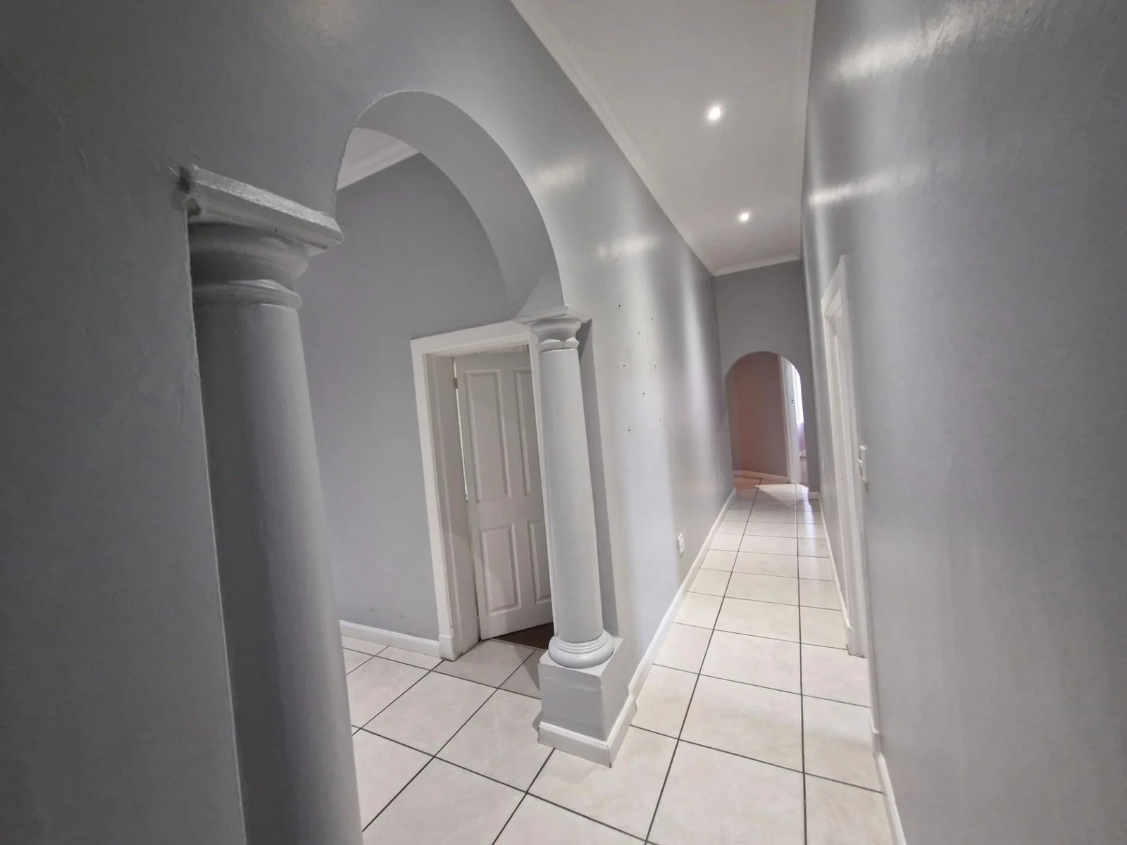 Urgent Sale !  Three bedroom home in Eureka.