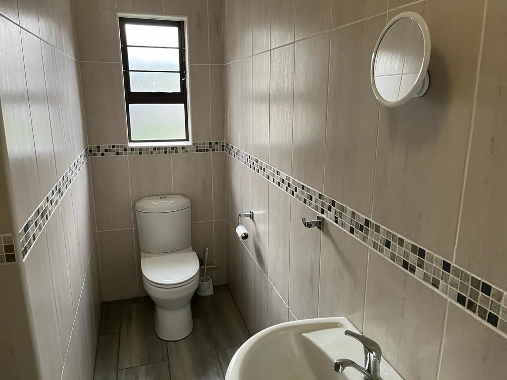 Urgent Sale !  Three bedroom home in Eureka.