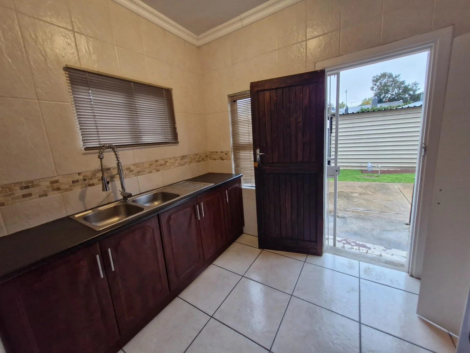 Urgent Sale !  Three bedroom home in Eureka.