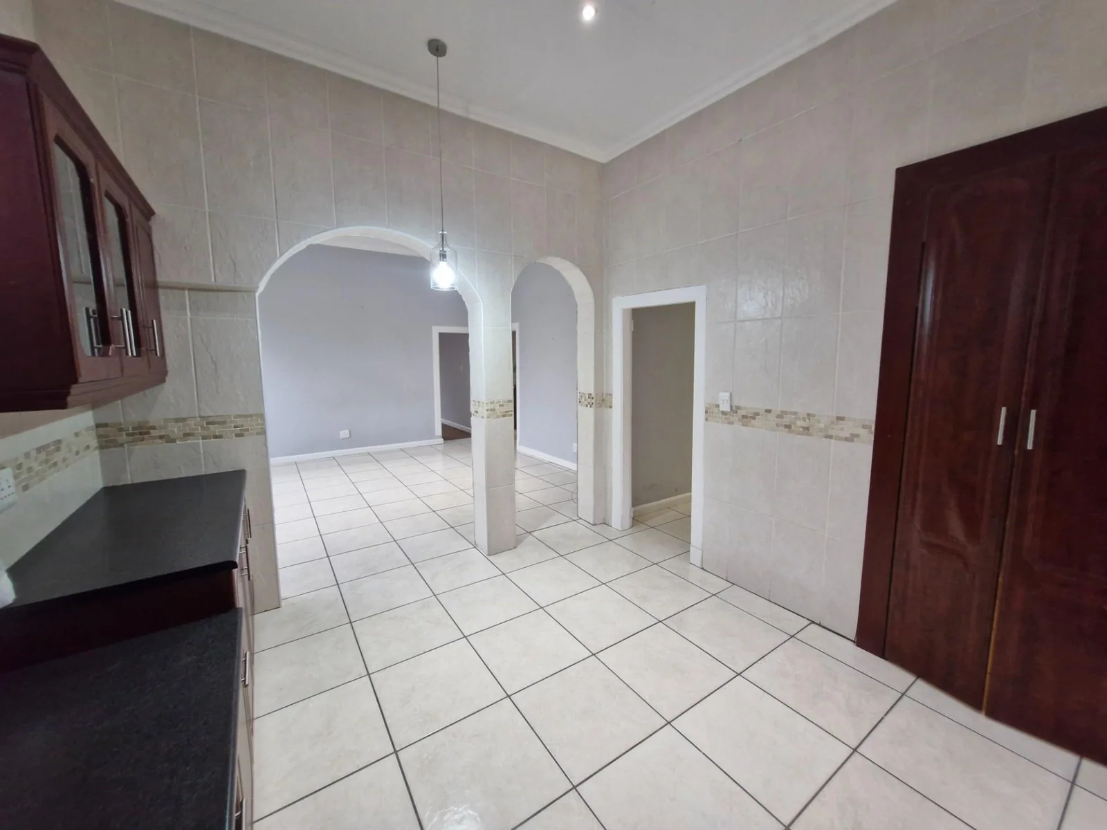 Urgent Sale !  Three bedroom home in Eureka.