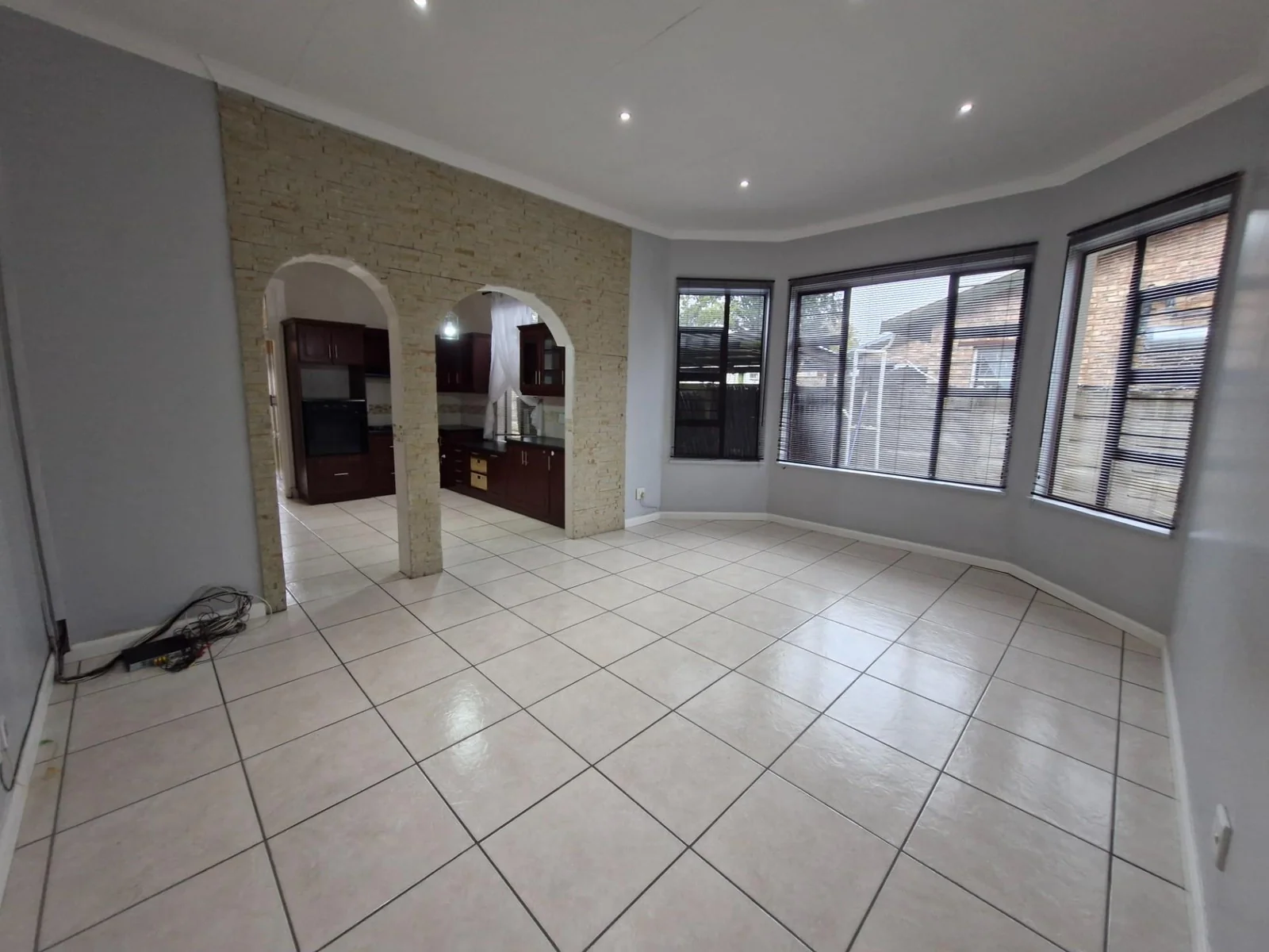 Urgent Sale !  Three bedroom home in Eureka.