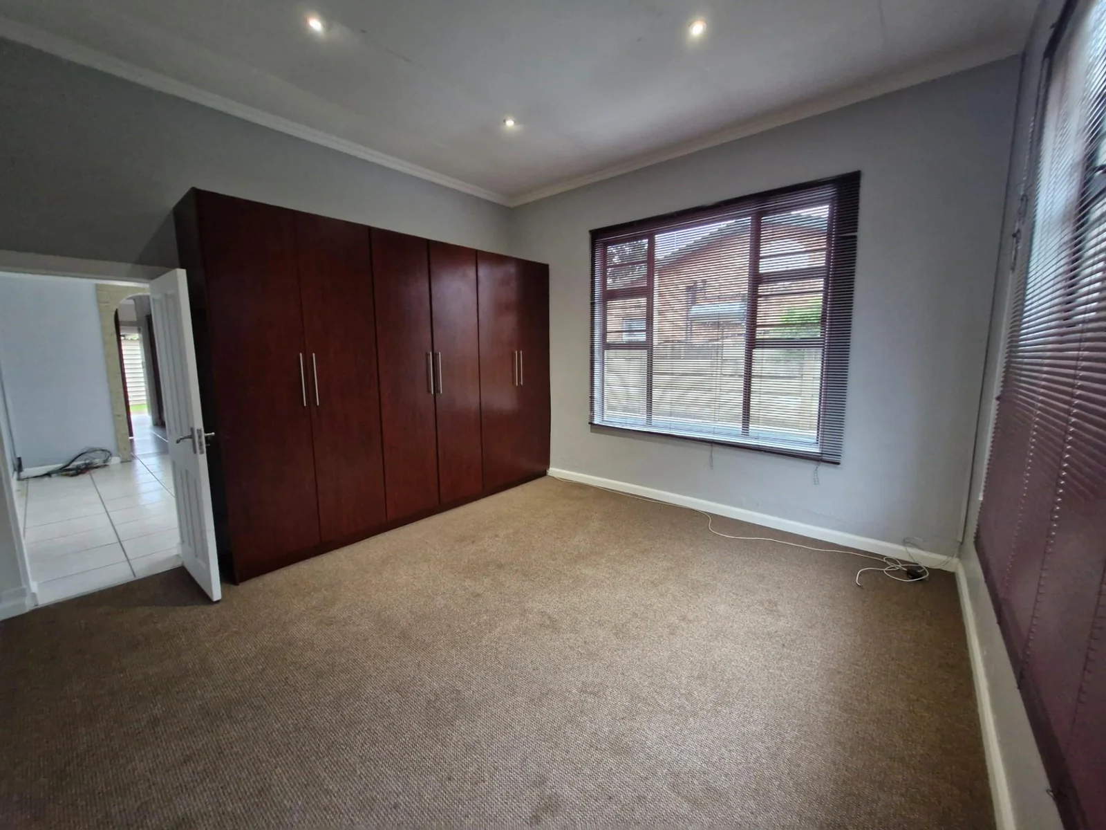 Urgent Sale !  Three bedroom home in Eureka.