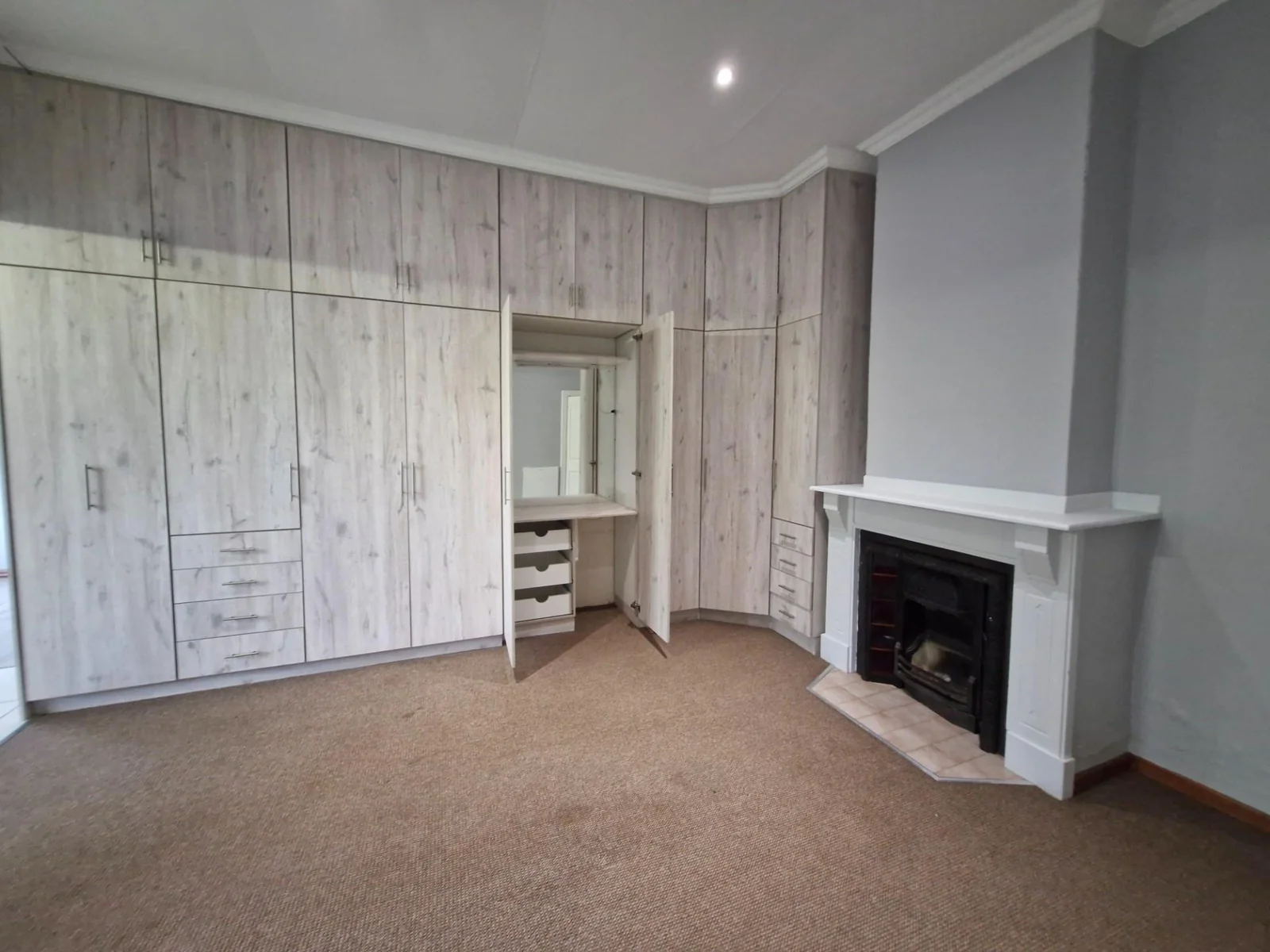 Urgent Sale !  Three bedroom home in Eureka.