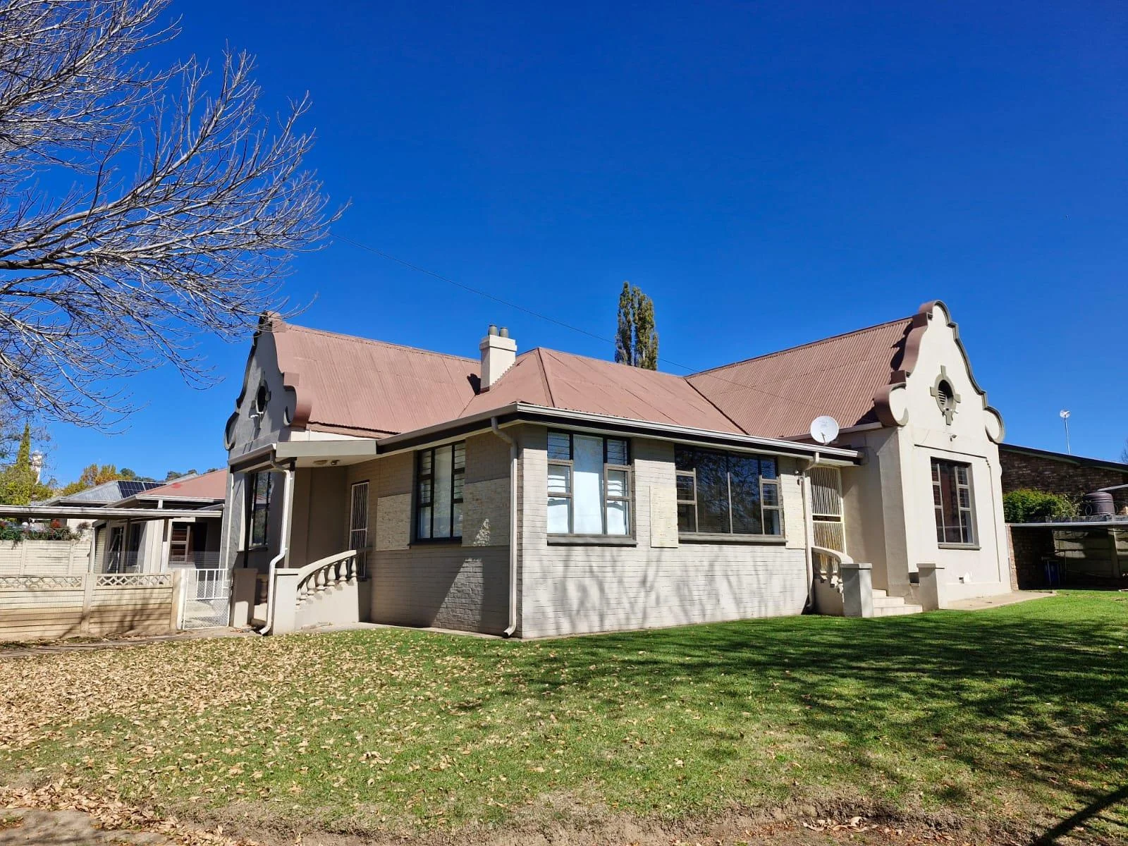 Urgent Sale !  Three bedroom home in Eureka.