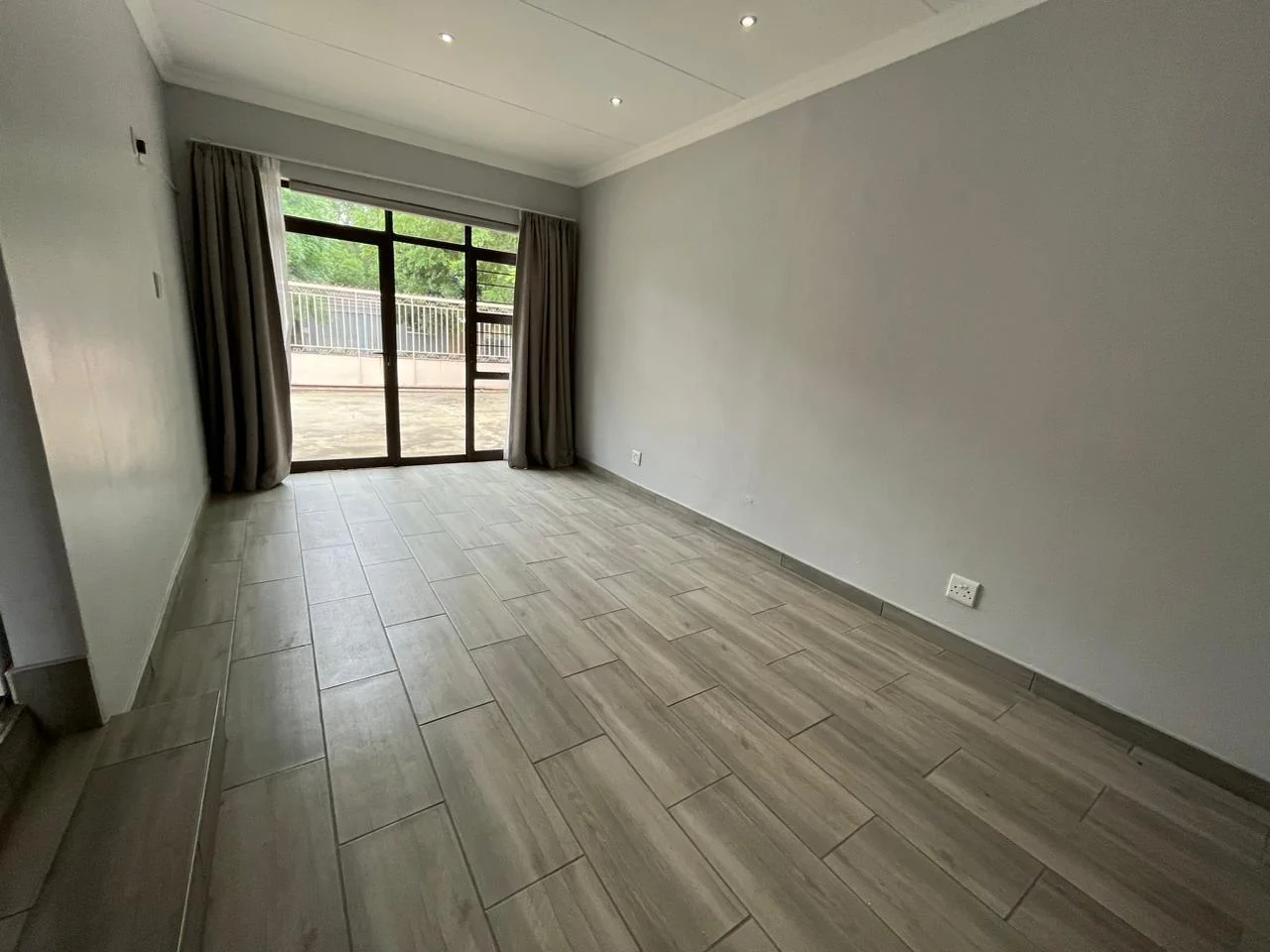 Urgent Sale !  Three bedroom home in Eureka.