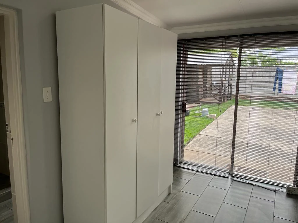 Urgent Sale !  Three bedroom home in Eureka.