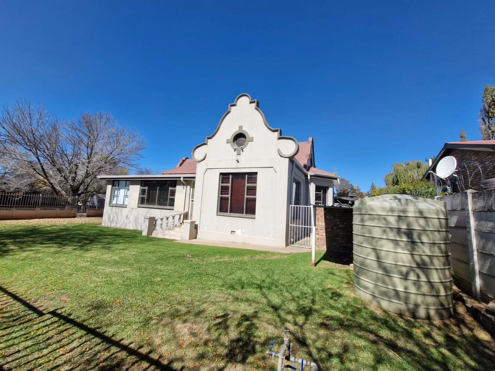 Urgent Sale !  Three bedroom home in Eureka.