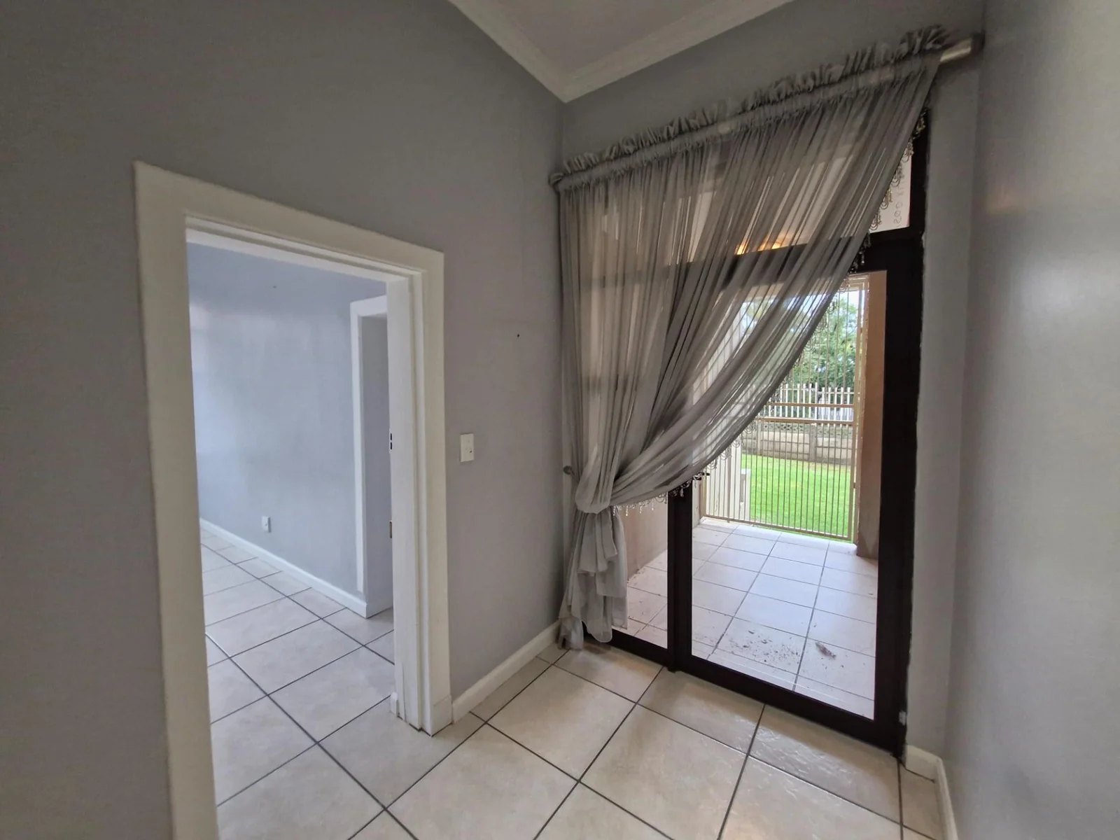 Urgent Sale !  Three bedroom home in Eureka.