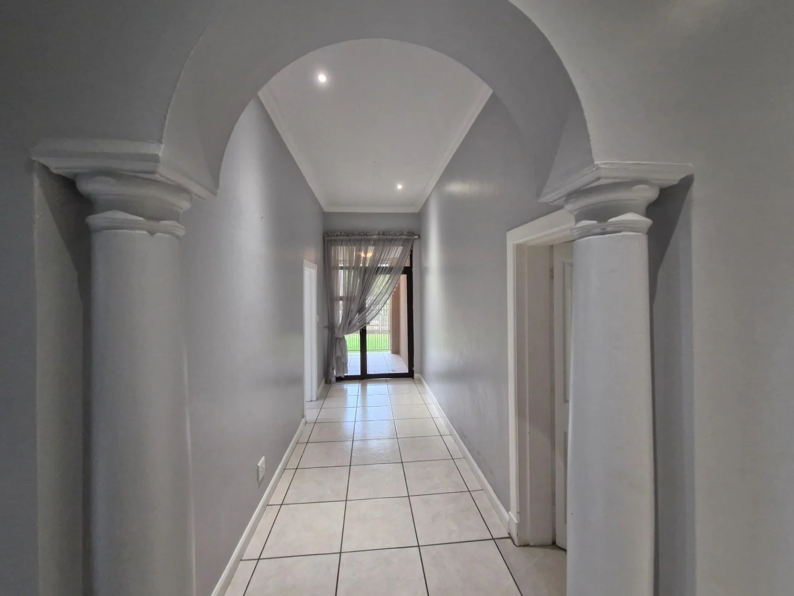 Urgent Sale !  Three bedroom home in Eureka.