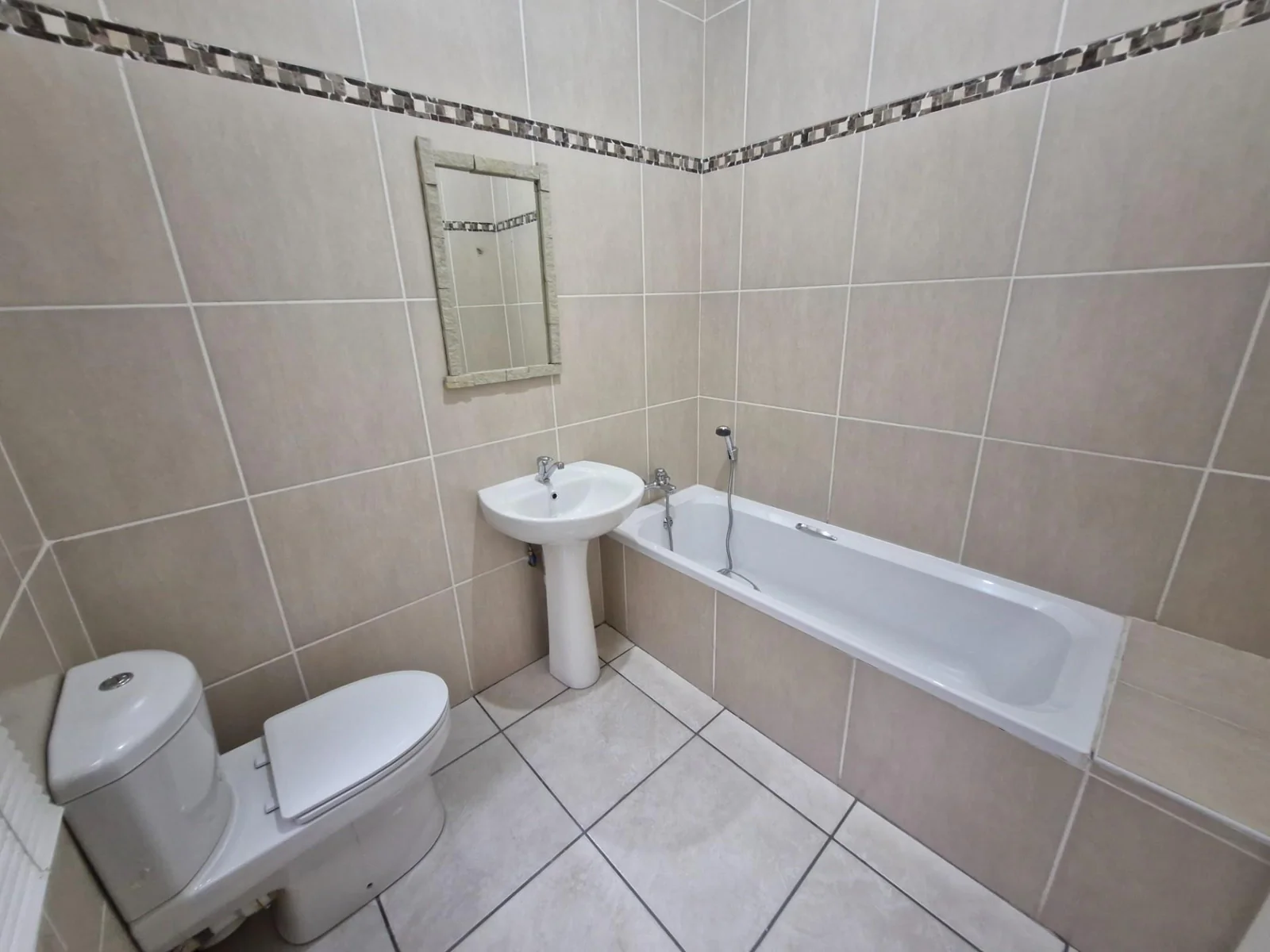 Urgent Sale !  Three bedroom home in Eureka.