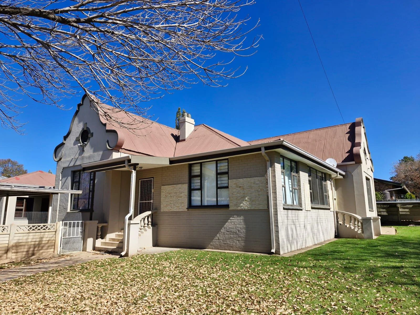 Urgent Sale !  Three bedroom home in Eureka.