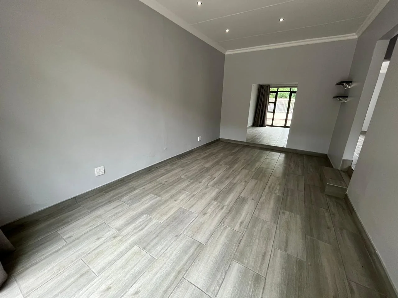 Urgent Sale !  Three bedroom home in Eureka.