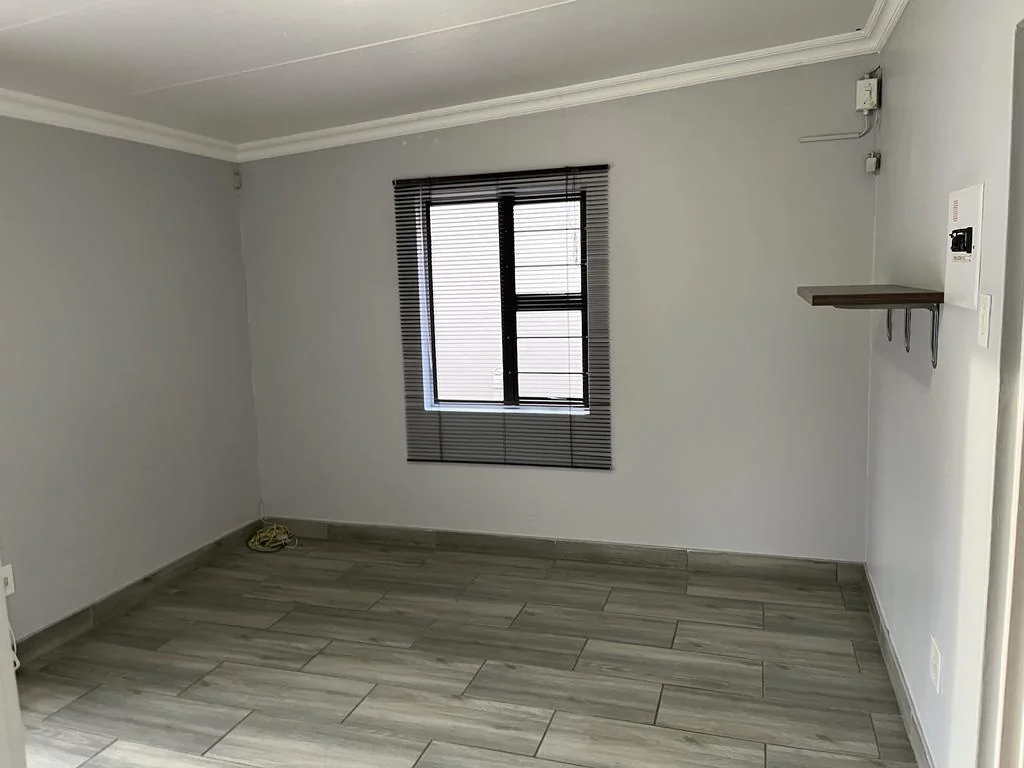 Urgent Sale !  Three bedroom home in Eureka.