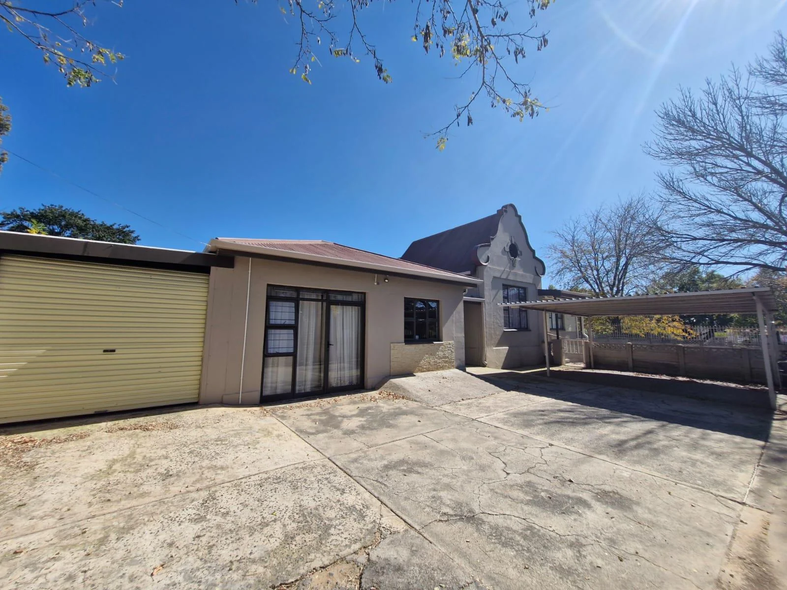 Urgent Sale !  Three bedroom home in Eureka.