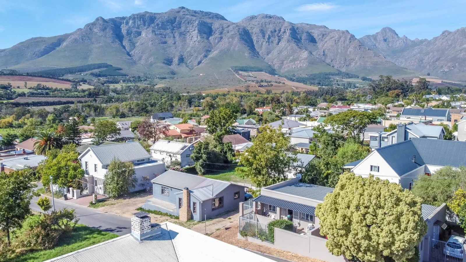 Family home with Excellent Views