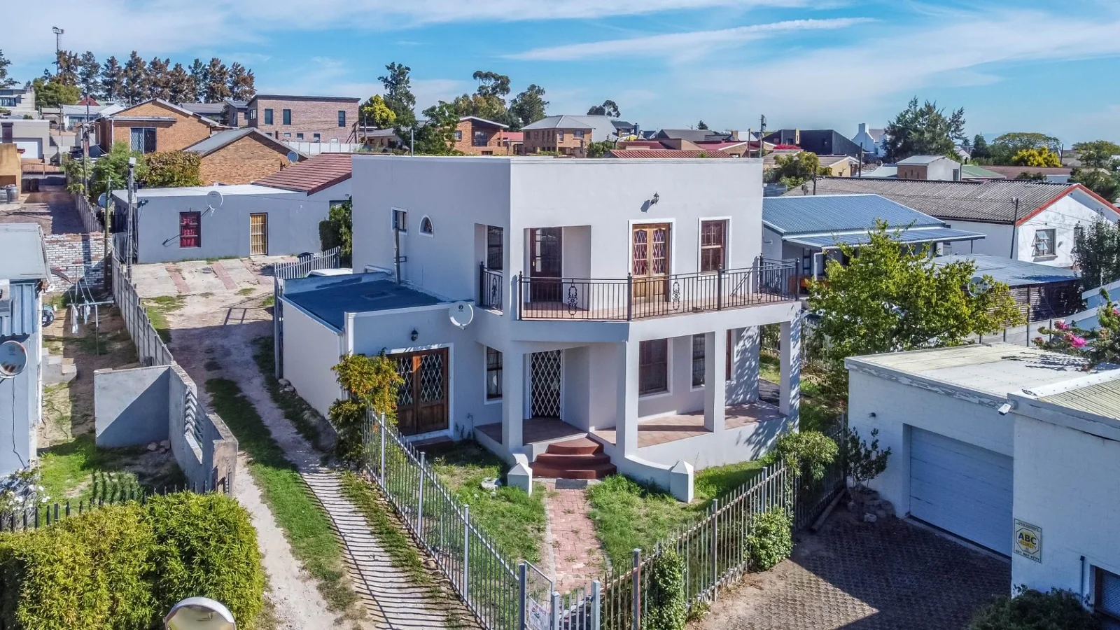 Family home with Excellent Views