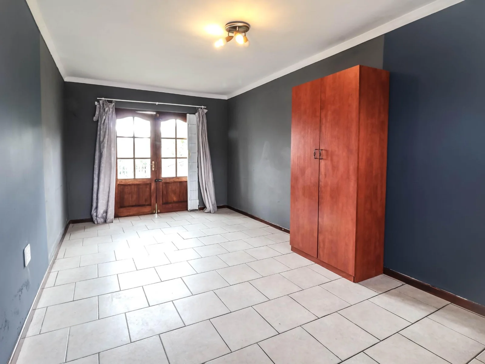 Family home with Excellent Views