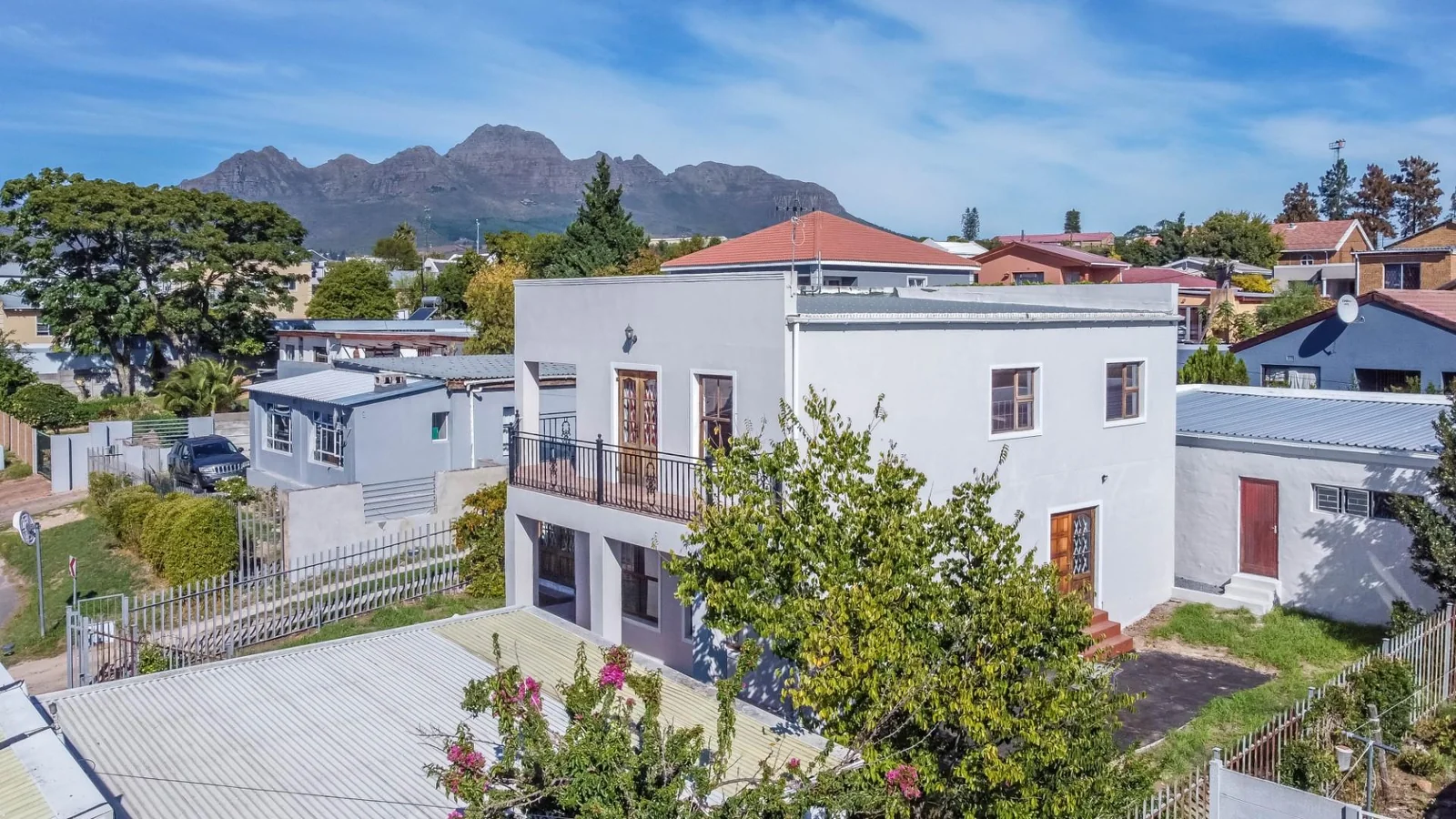 Family home with Excellent Views