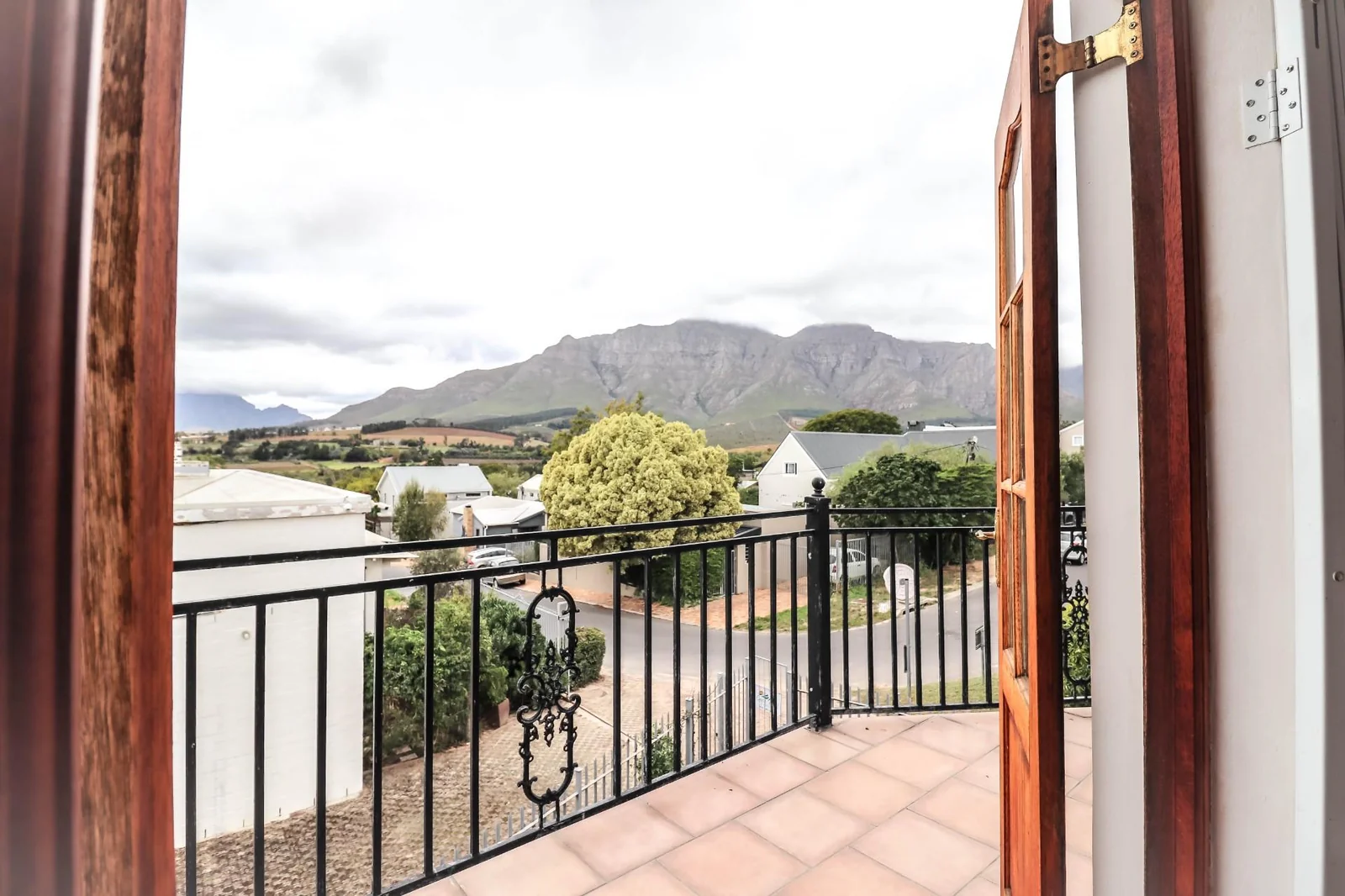 Family home with Excellent Views