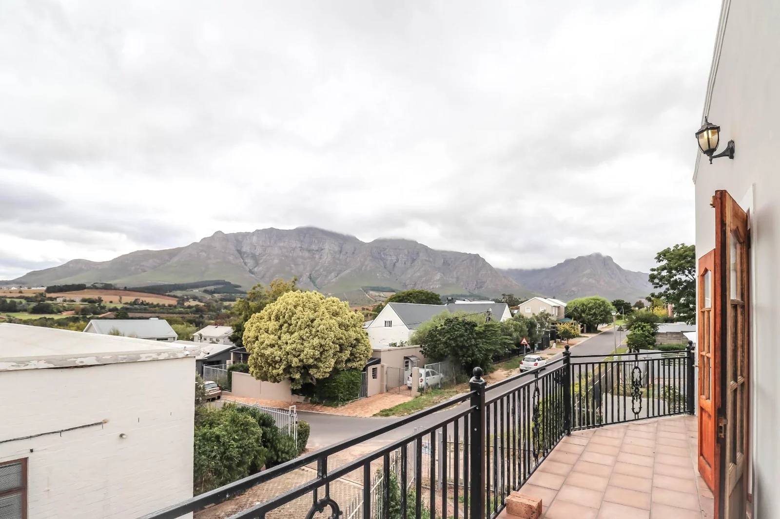 Family home with Excellent Views