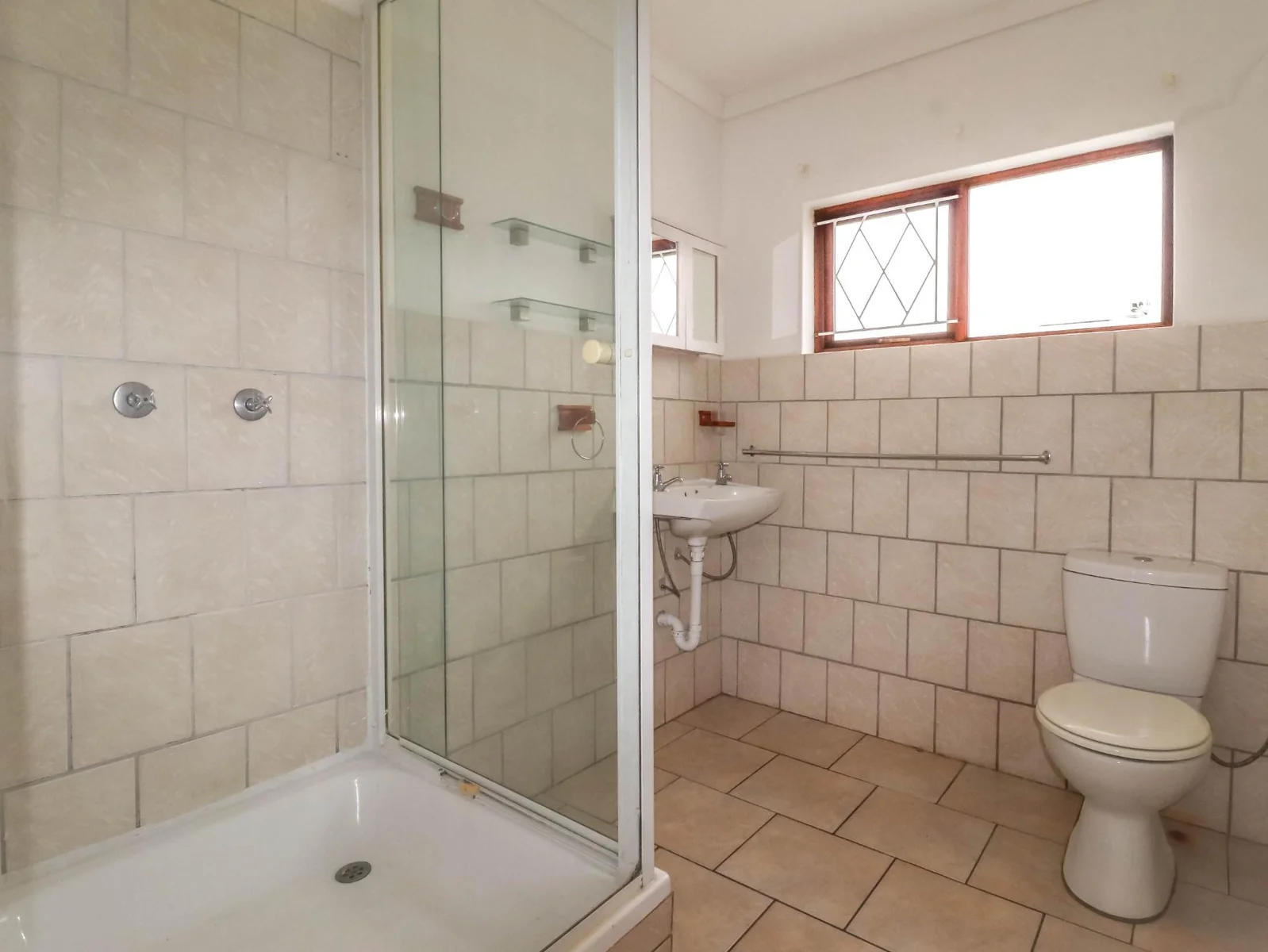 Family home with Excellent Views