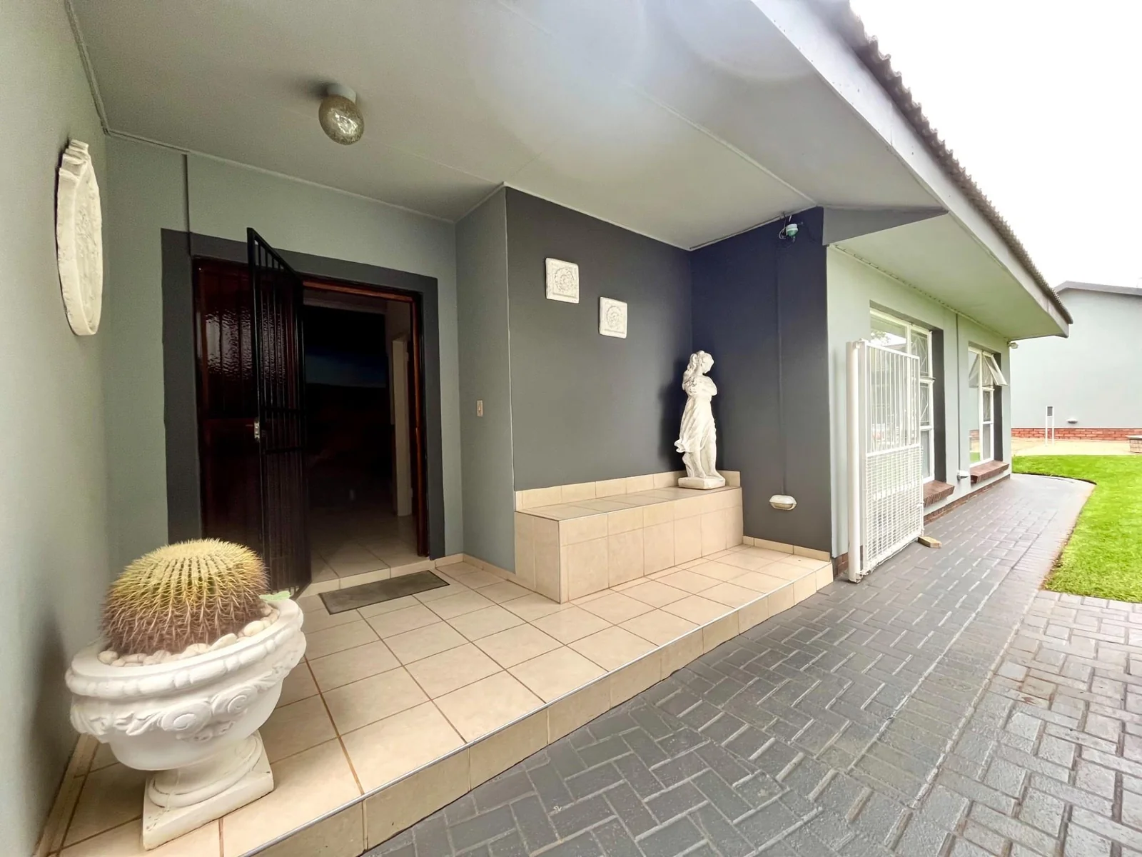 Picture perfect dual purpose property