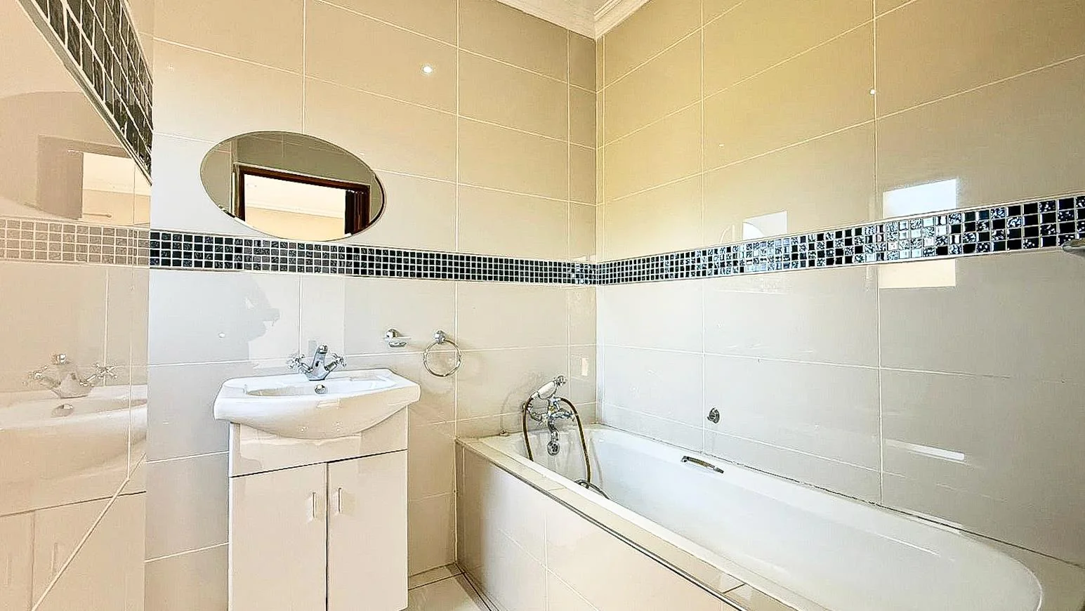 Elegant 5 Bedroom Family Home To Let In PineHaven
