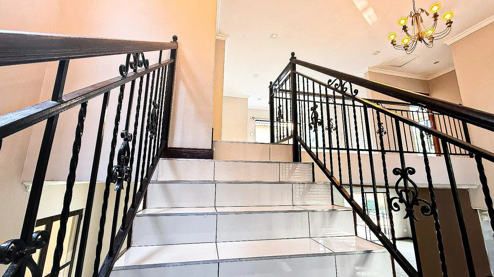 Elegant 5 Bedroom Family Home To Let In PineHaven