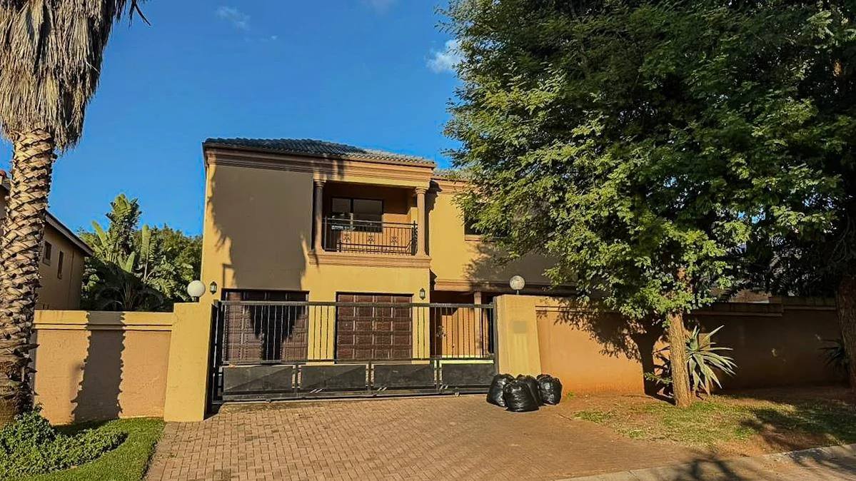 Elegant 5 Bedroom Family Home To Let In PineHaven