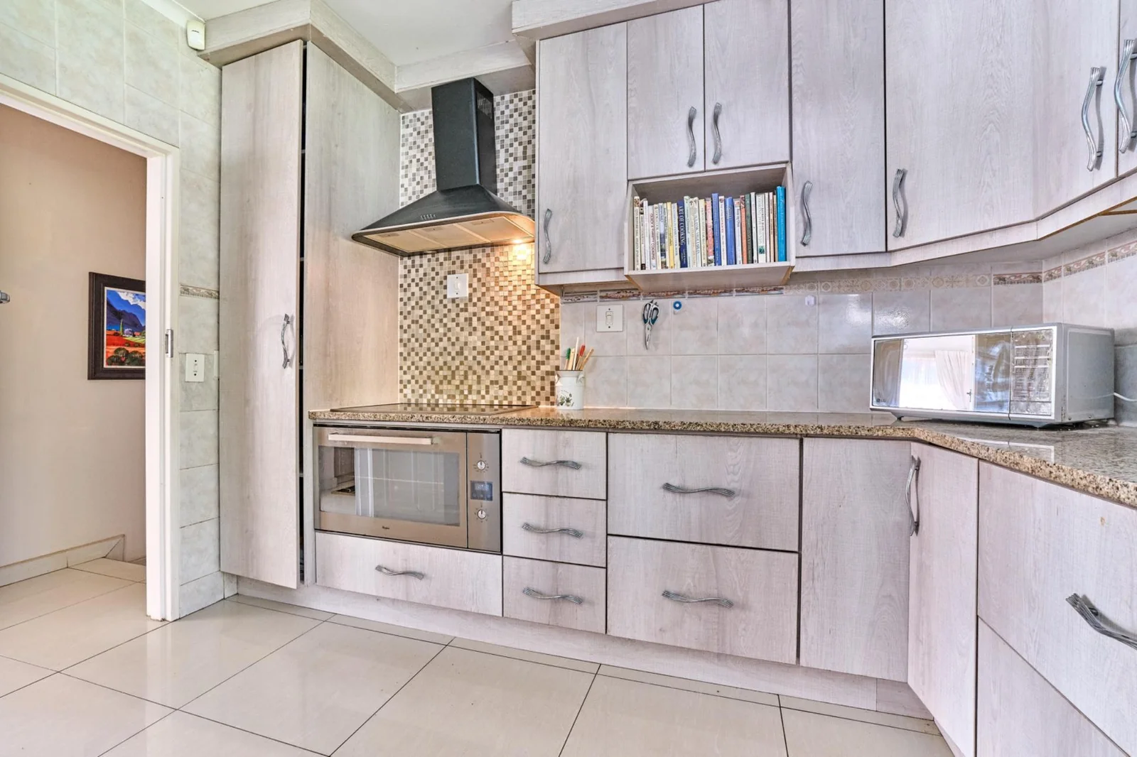 Spacious & Stylish 4-Bedroom Home for Sale in Prime Constantia Kloof<br/>