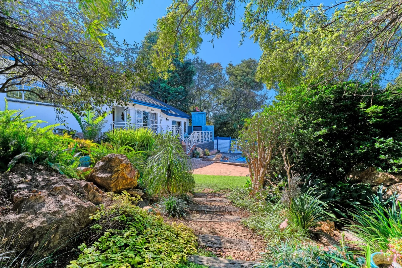 Spacious & Stylish 4-Bedroom Home for Sale in Prime Constantia Kloof<br/>