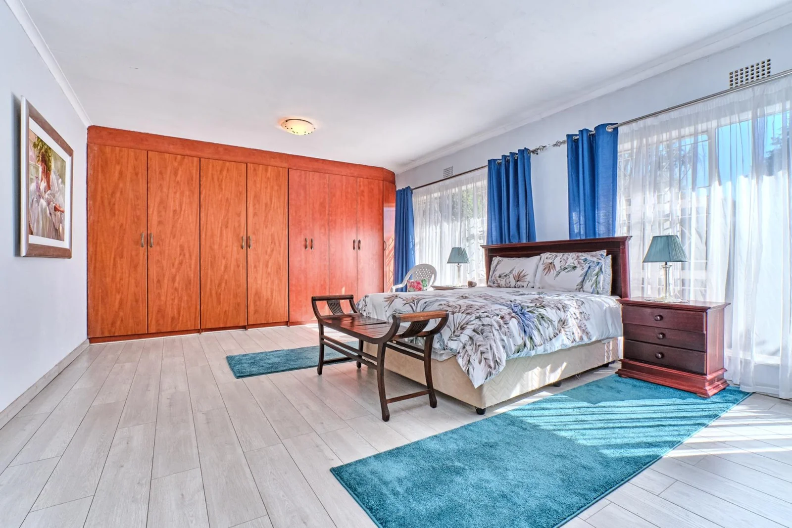 Spacious & Stylish 4-Bedroom Home for Sale in Prime Constantia Kloof<br/>