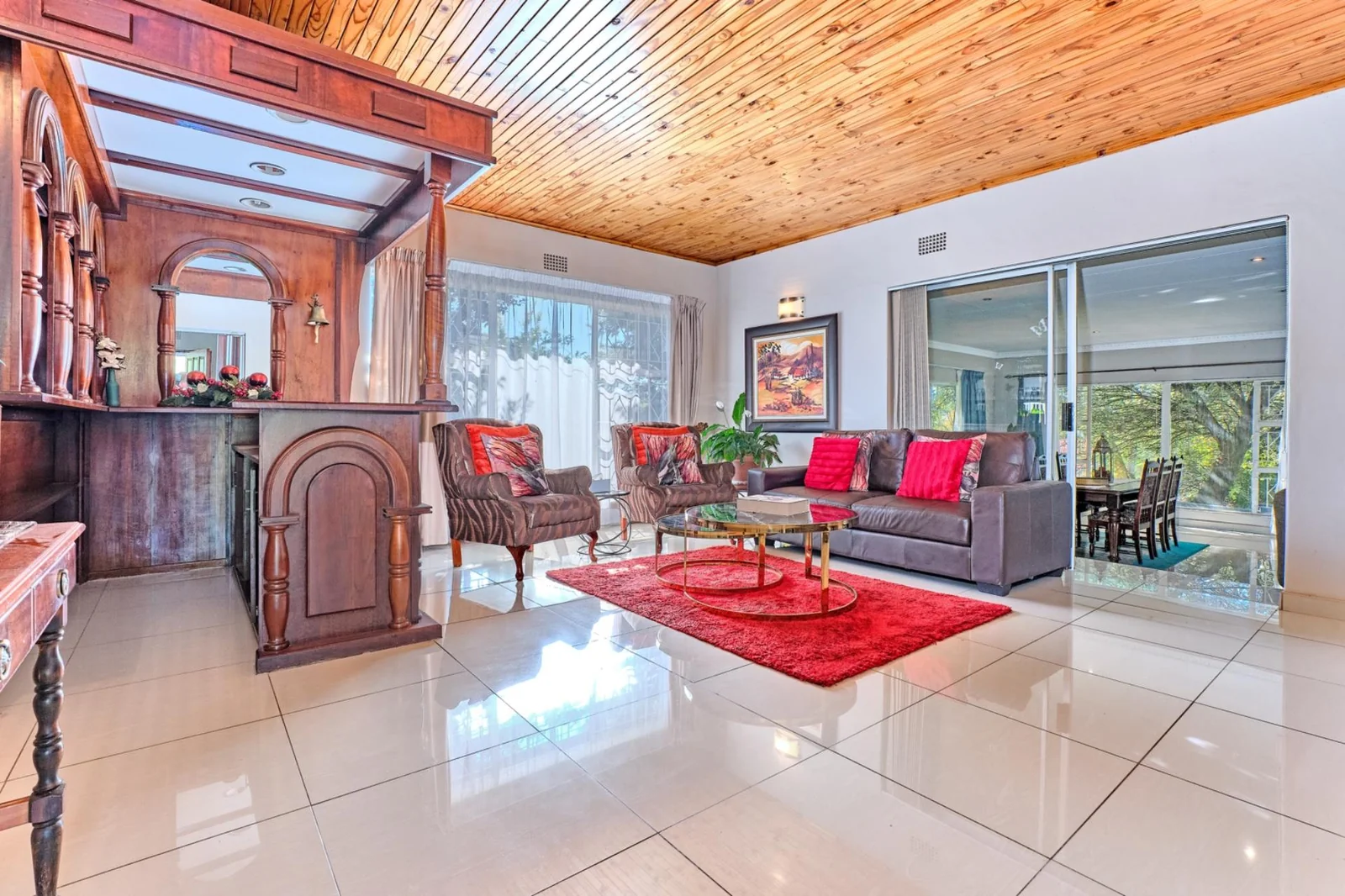 Spacious & Stylish 4-Bedroom Home for Sale in Prime Constantia Kloof<br/>