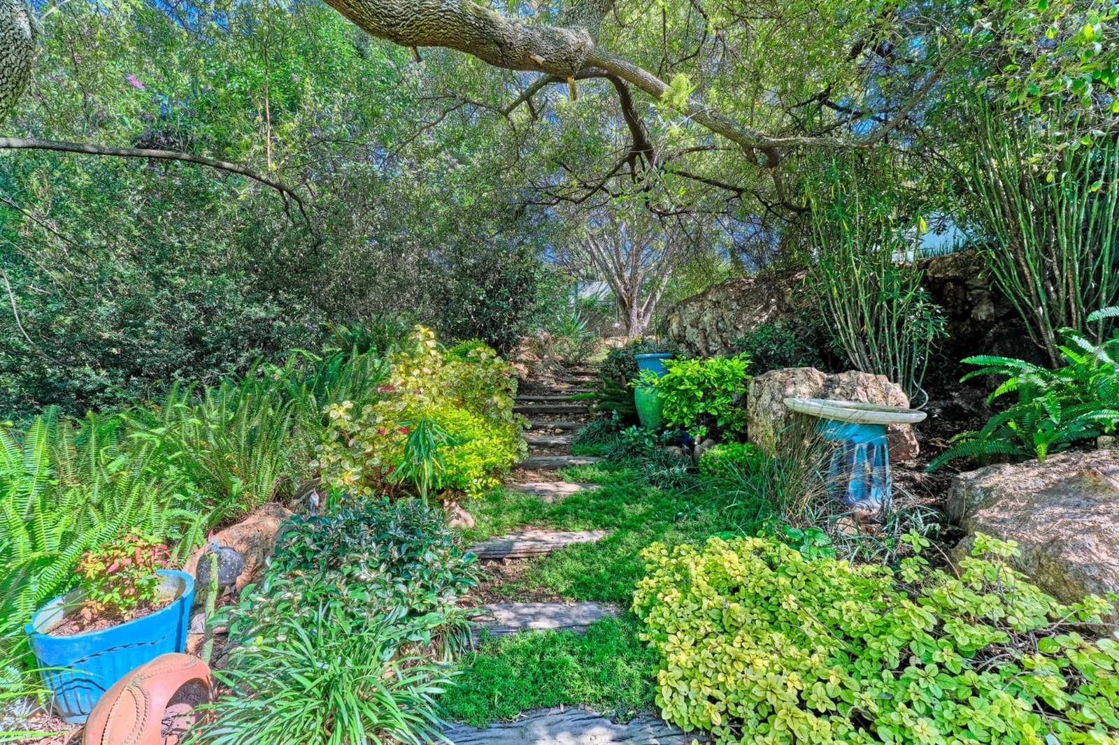 Spacious & Stylish 4-Bedroom Home for Sale in Prime Constantia Kloof<br/>