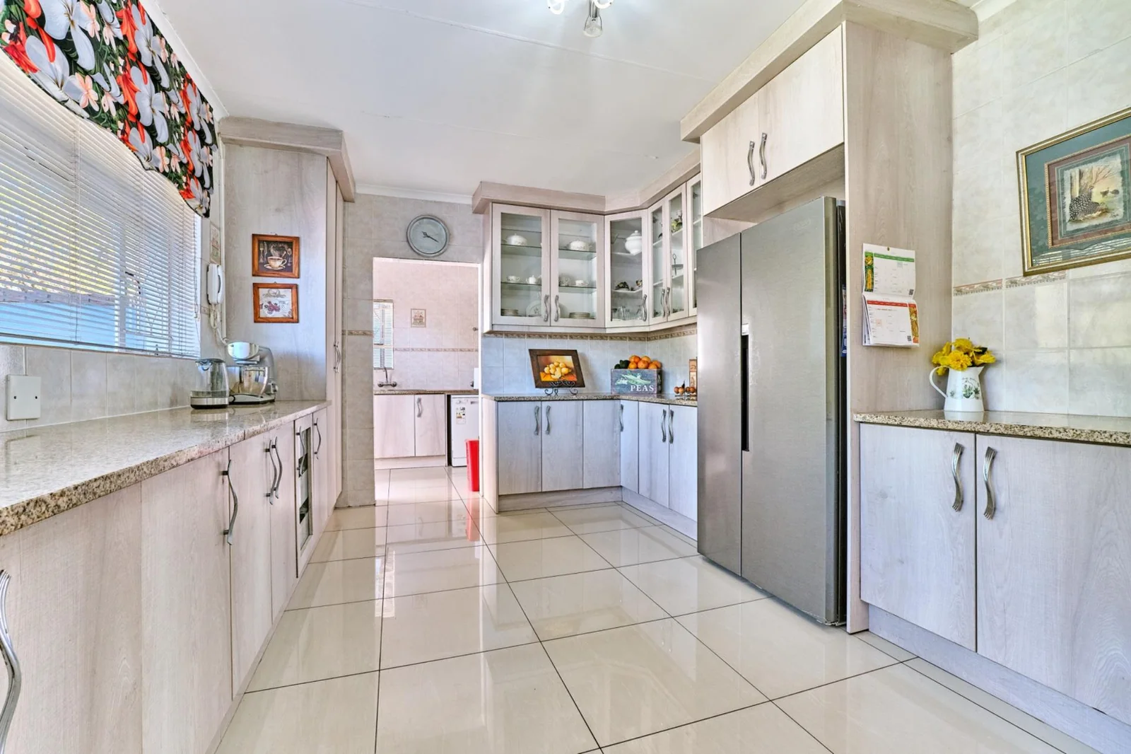 Spacious & Stylish 4-Bedroom Home for Sale in Prime Constantia Kloof<br/>