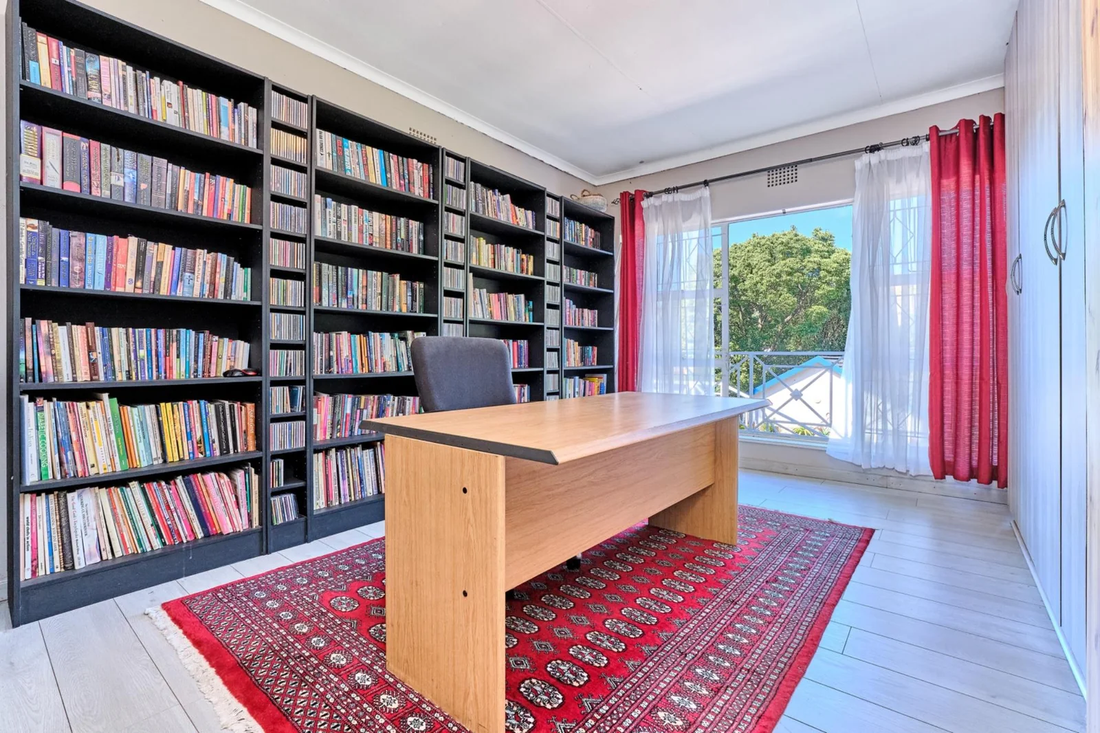 Spacious & Stylish 4-Bedroom Home for Sale in Prime Constantia Kloof<br/>