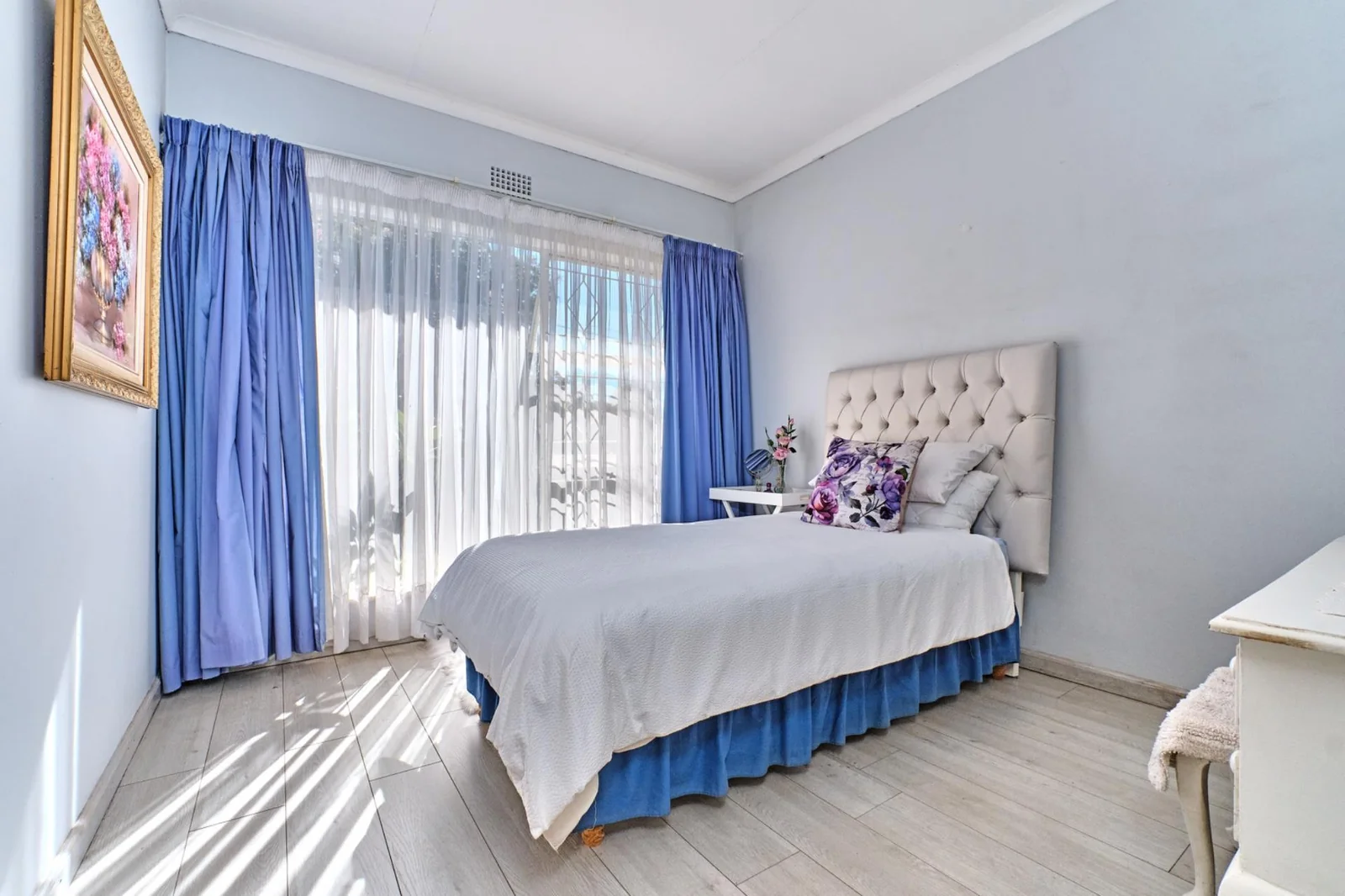 Spacious & Stylish 4-Bedroom Home for Sale in Prime Constantia Kloof<br/>
