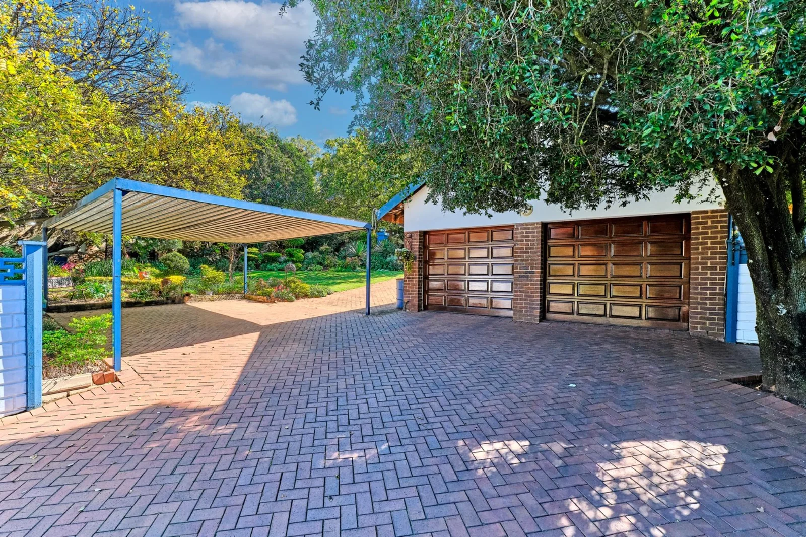 Spacious & Stylish 4-Bedroom Home for Sale in Prime Constantia Kloof<br/>