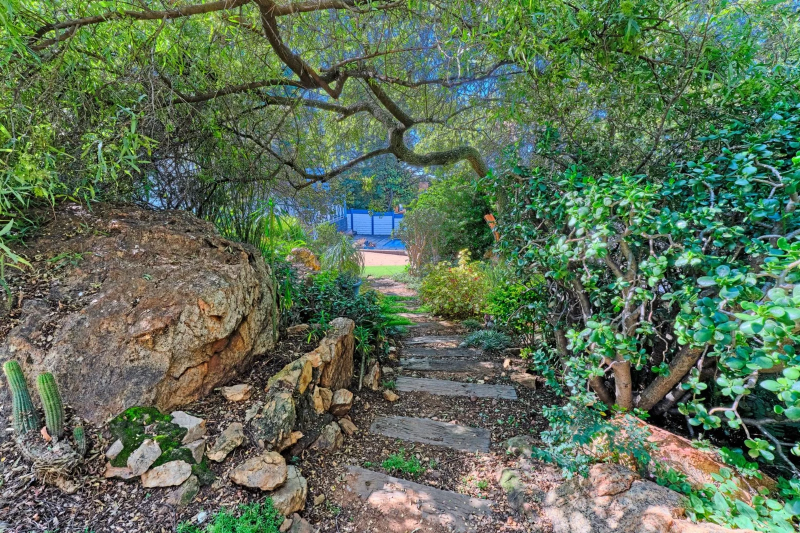 Spacious & Stylish 4-Bedroom Home for Sale in Prime Constantia Kloof<br/>