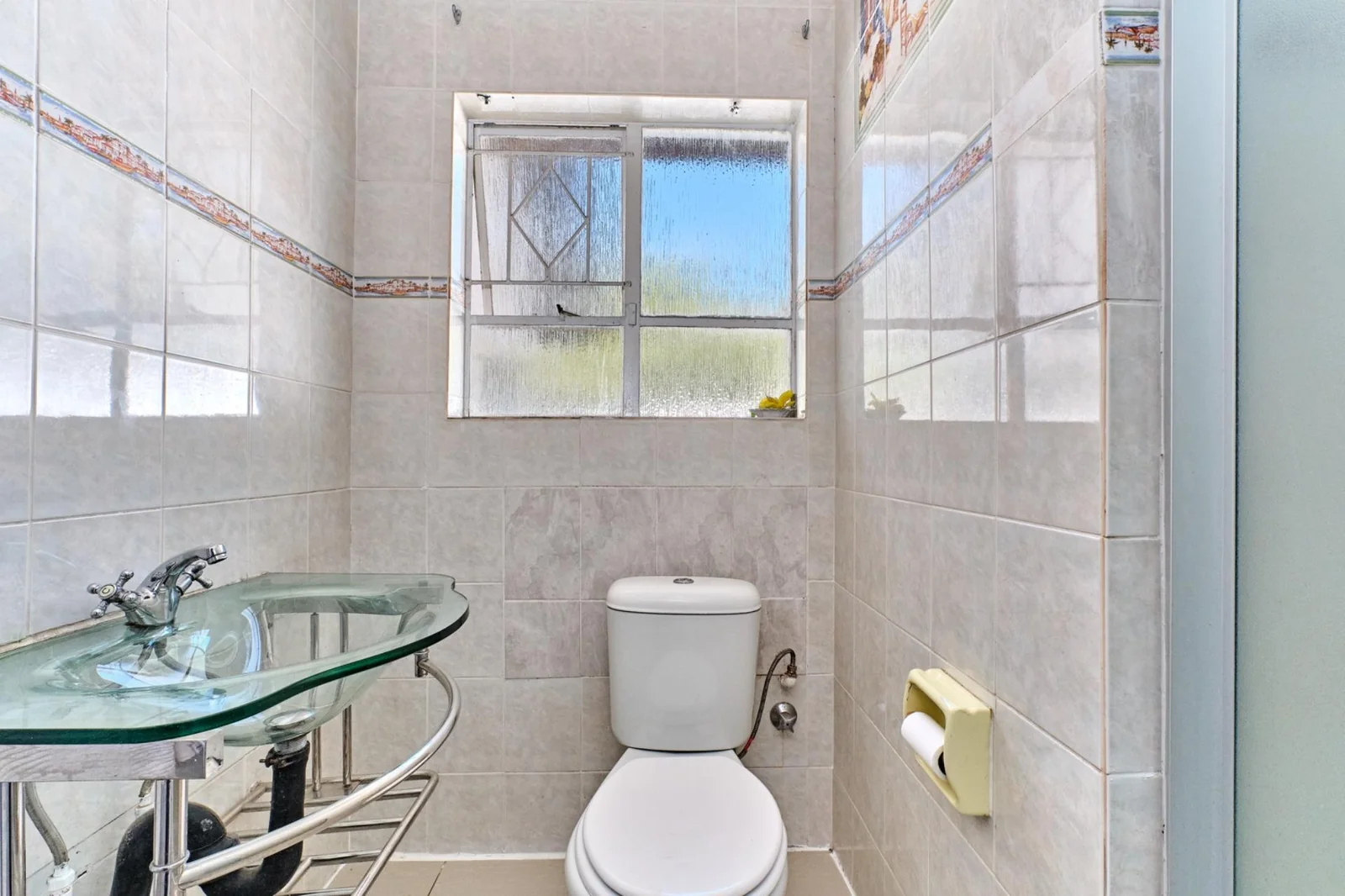 Spacious & Stylish 4-Bedroom Home for Sale in Prime Constantia Kloof<br/>