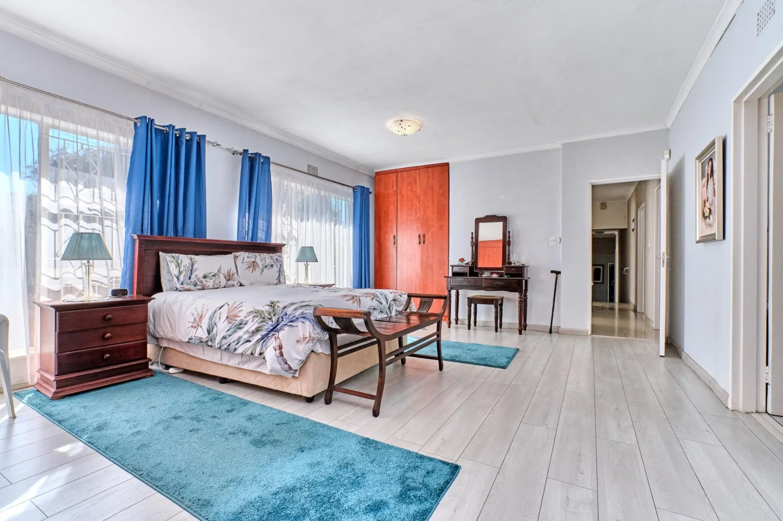 Spacious & Stylish 4-Bedroom Home for Sale in Prime Constantia Kloof<br/>