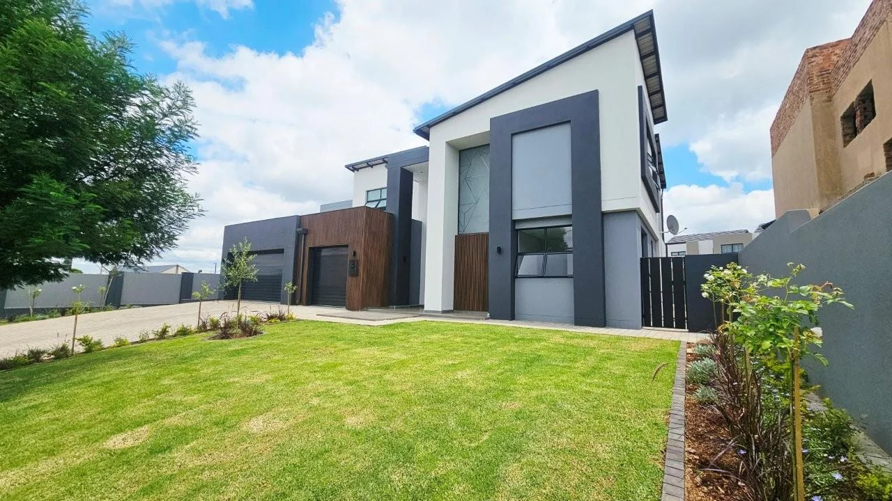 BREATHTAKING HOME IN MIDSTREAM HEIGHTS